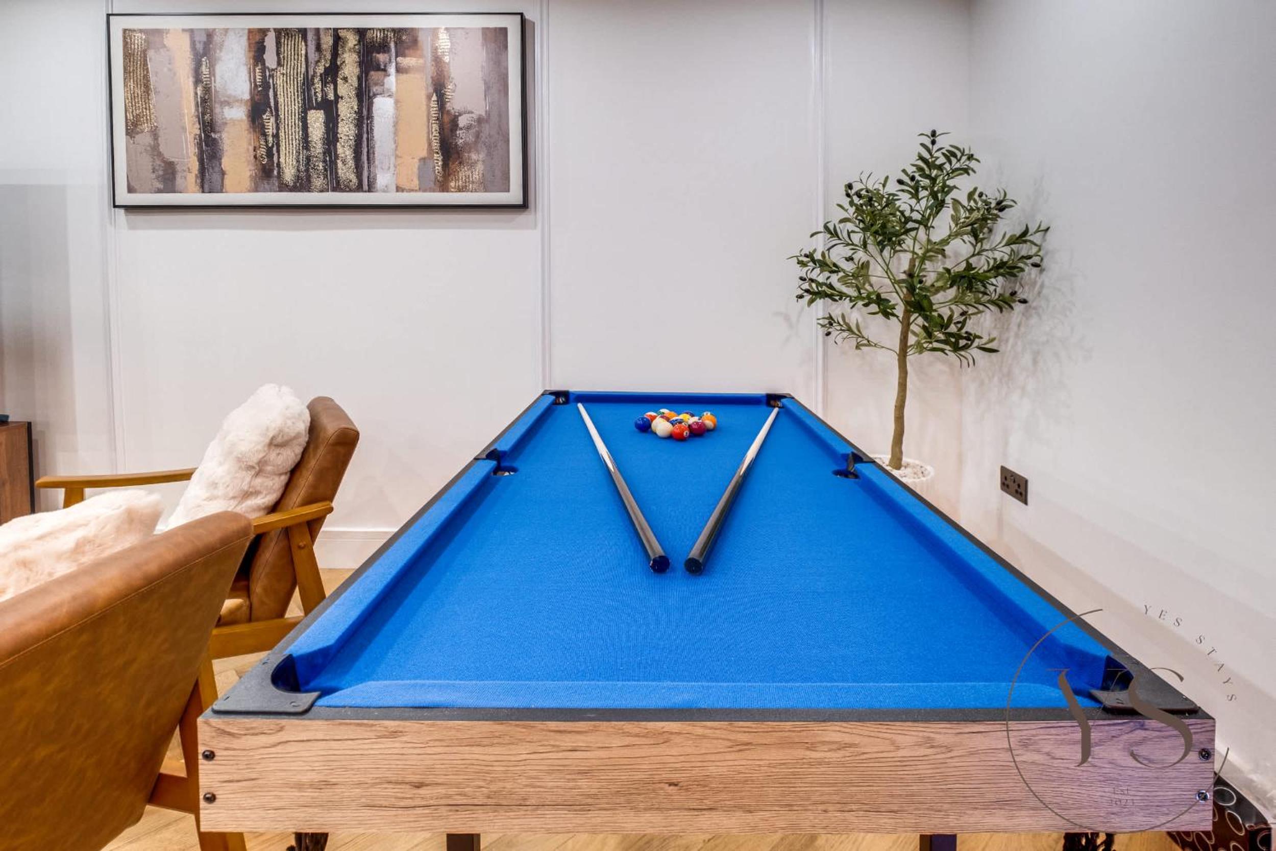 Birmingham 5BR Cosy Apartment - Wi-Fi, Games, Play Station