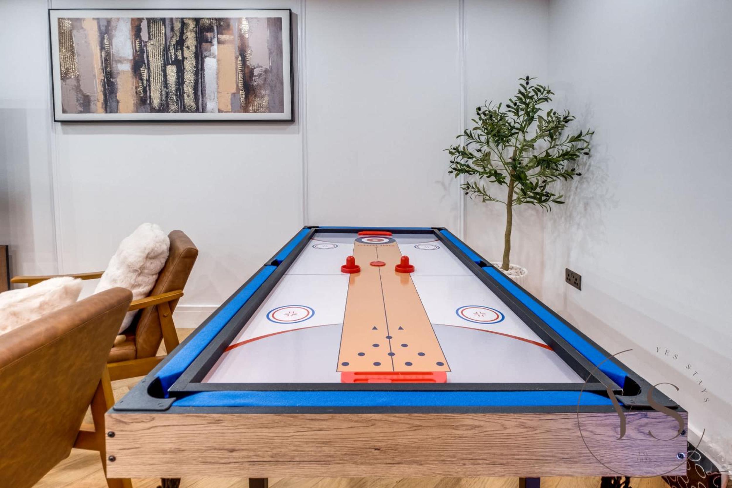 Birmingham 5BR Cosy Apartment - Wi-Fi, Games, Play Station