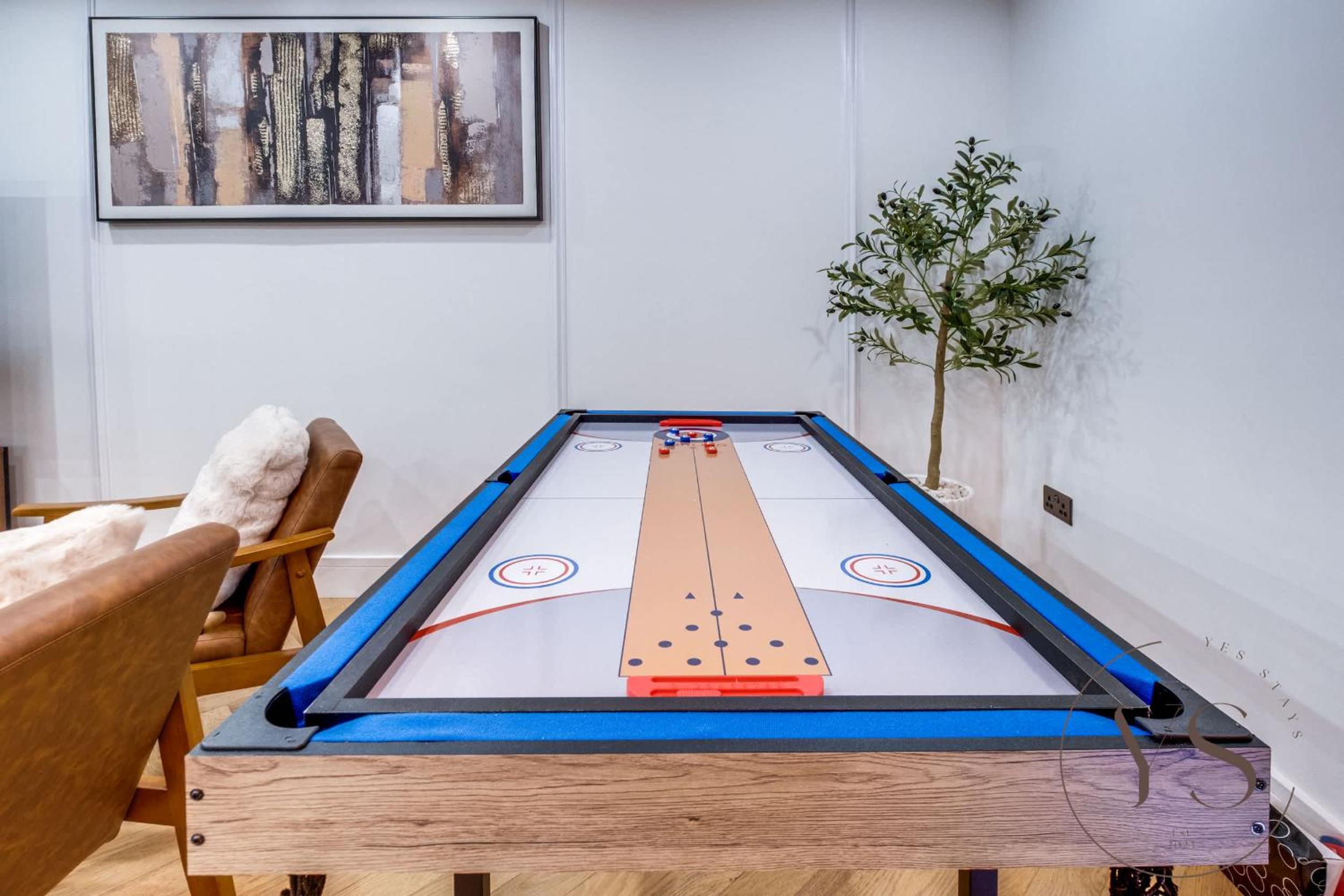 Birmingham 5BR Cosy Apartment - Wi-Fi, Games, Play Station