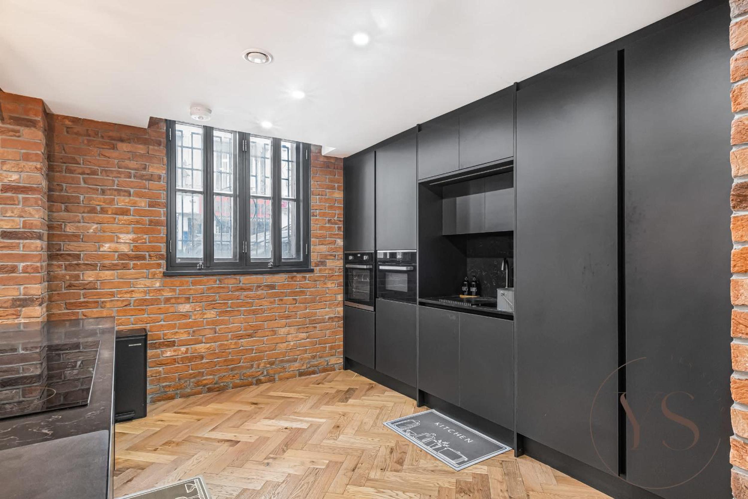 Birmingham 5BR Cosy Apartment - Wi-Fi, Games, Play Station