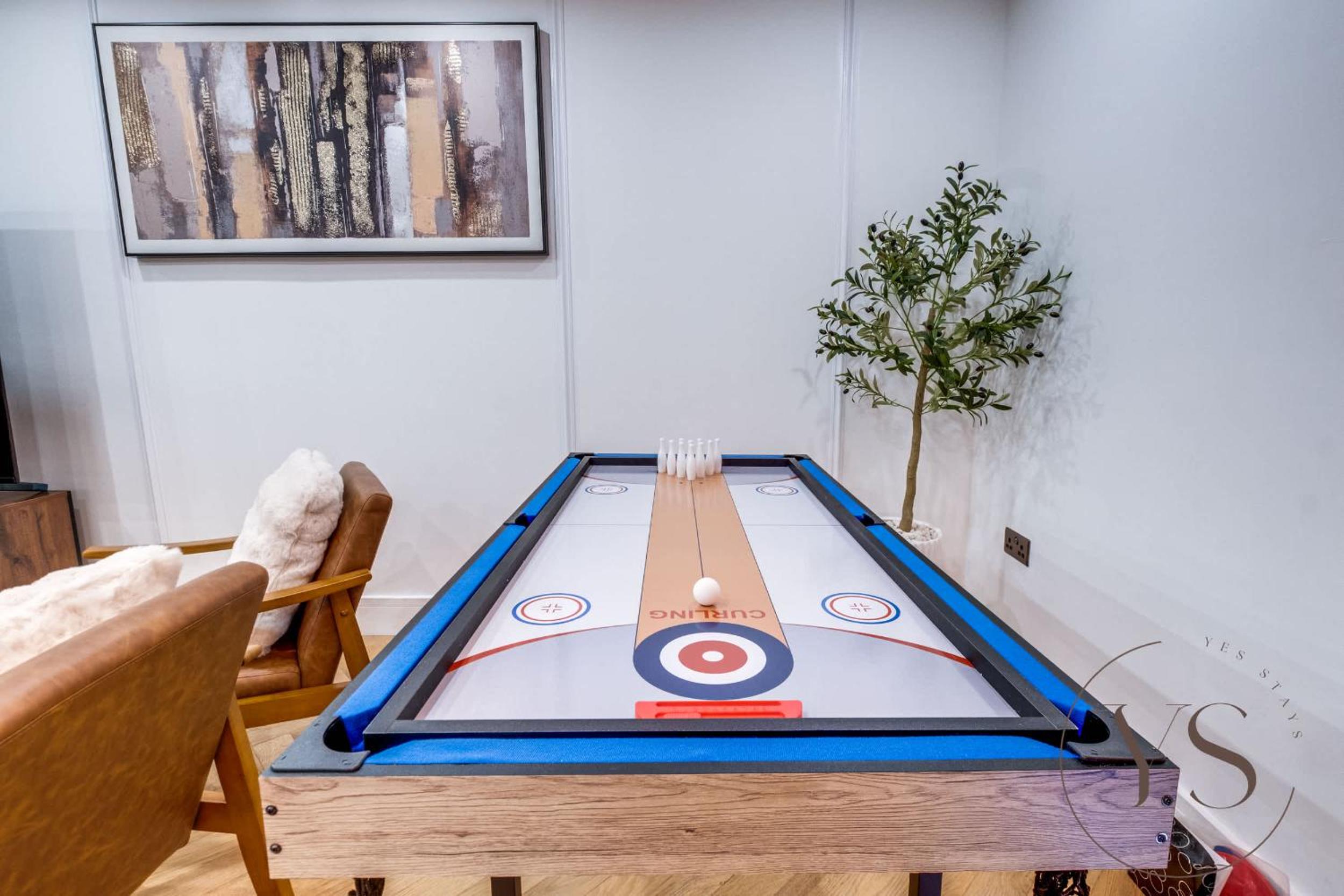 Birmingham 5BR Cosy Apartment - Wi-Fi, Games, Play Station