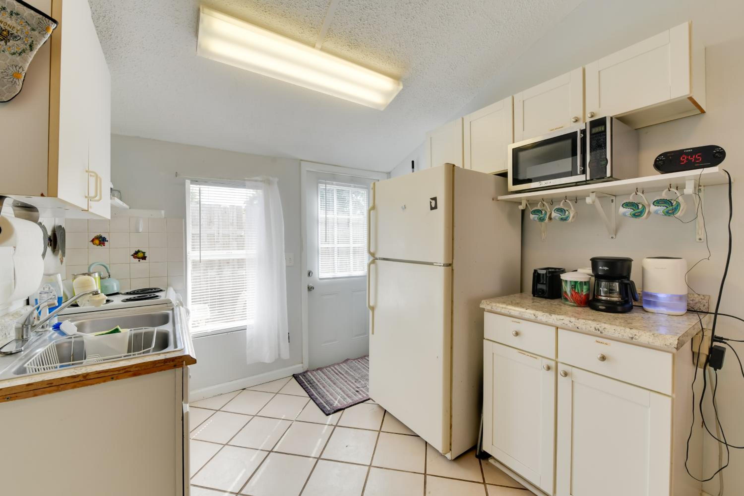 1 Mi to Nokomis Beach Quiet Getaway with Fire Pit