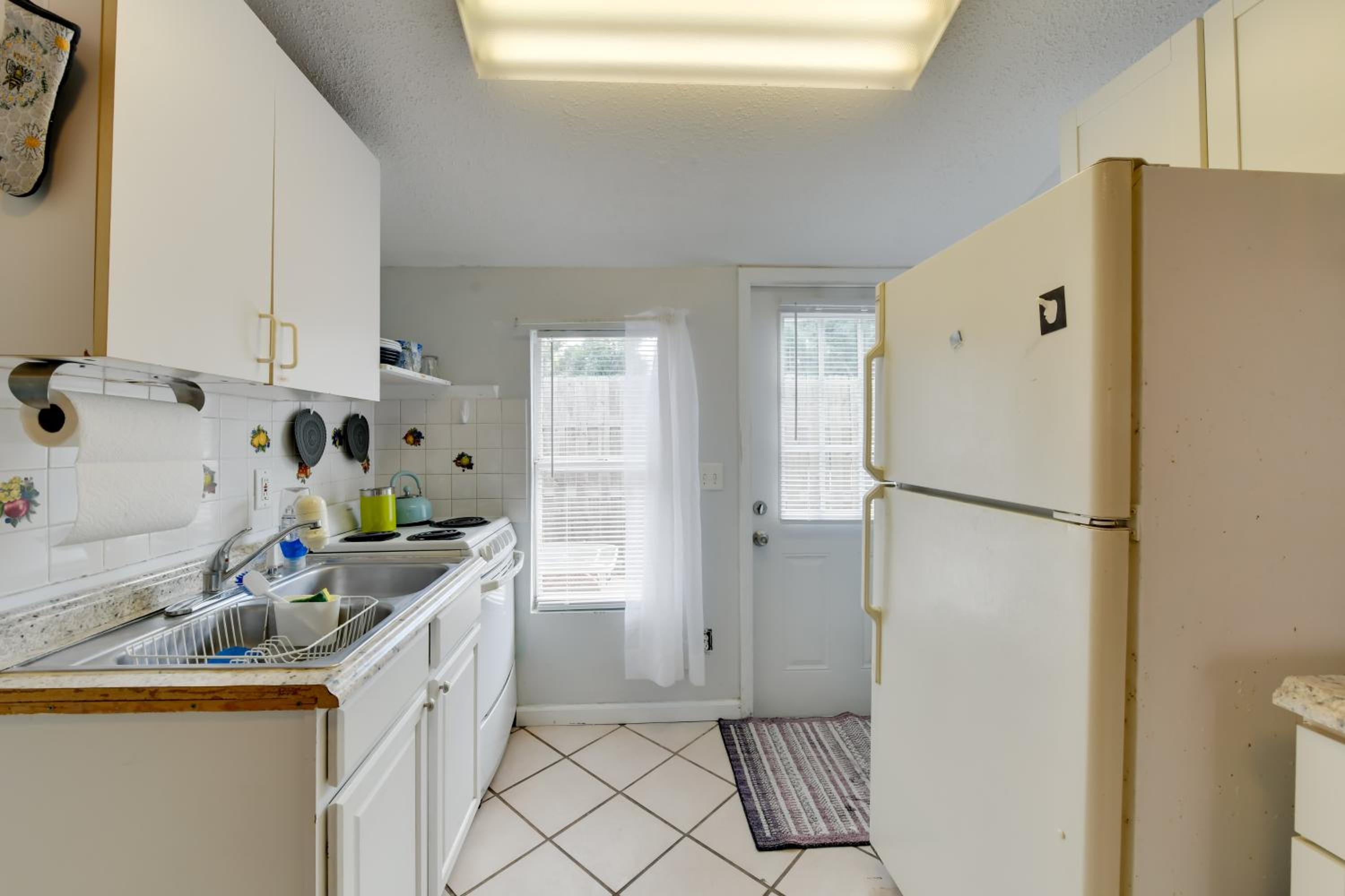 1 Mi to Nokomis Beach Quiet Getaway with Fire Pit
