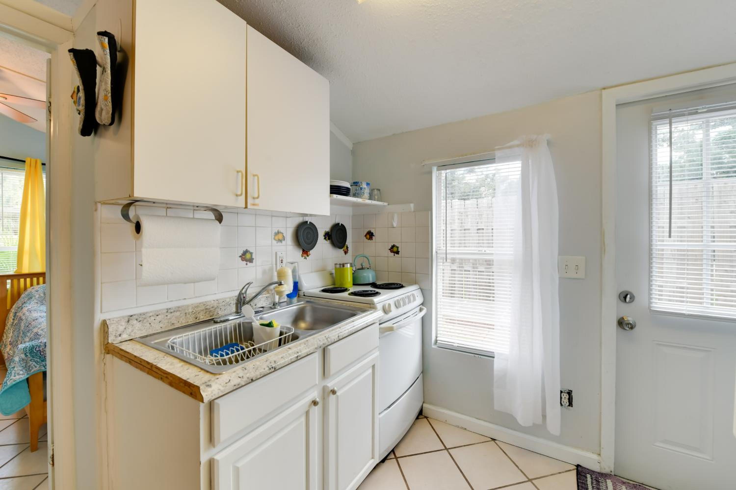 1 Mi to Nokomis Beach Quiet Getaway with Fire Pit