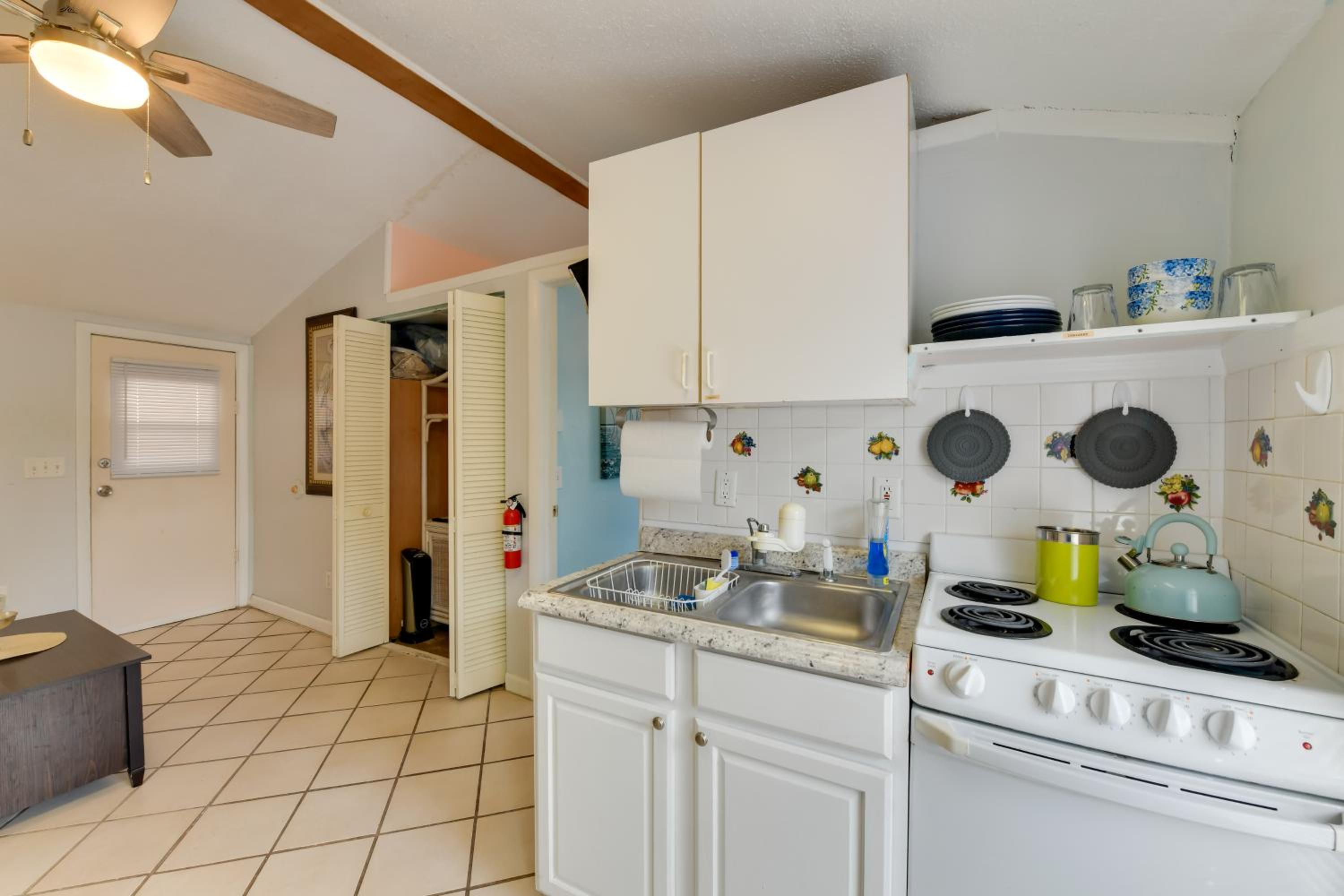 1 Mi to Nokomis Beach Quiet Getaway with Fire Pit