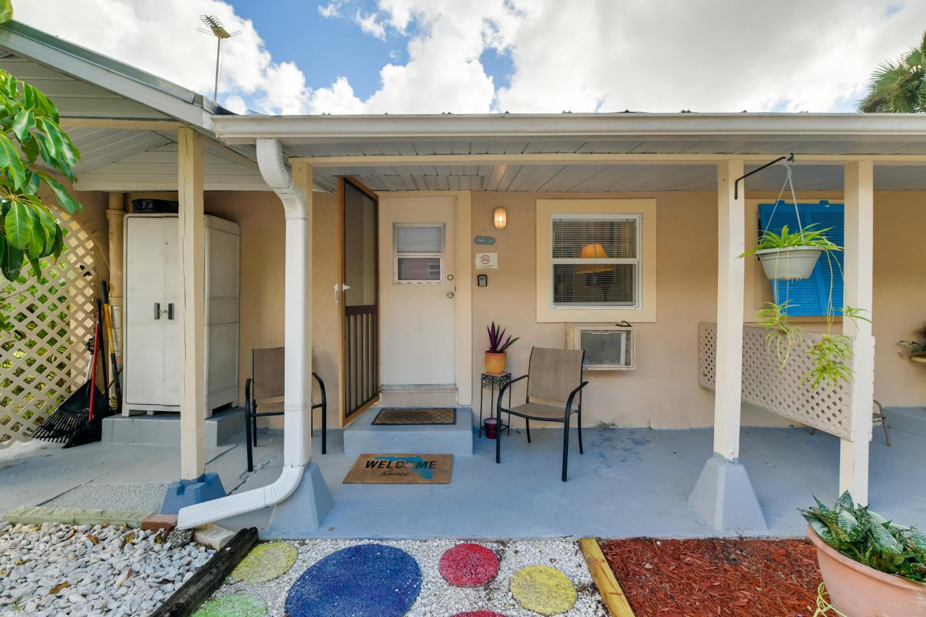1 Mi to Nokomis Beach Quiet Getaway with Fire Pit
