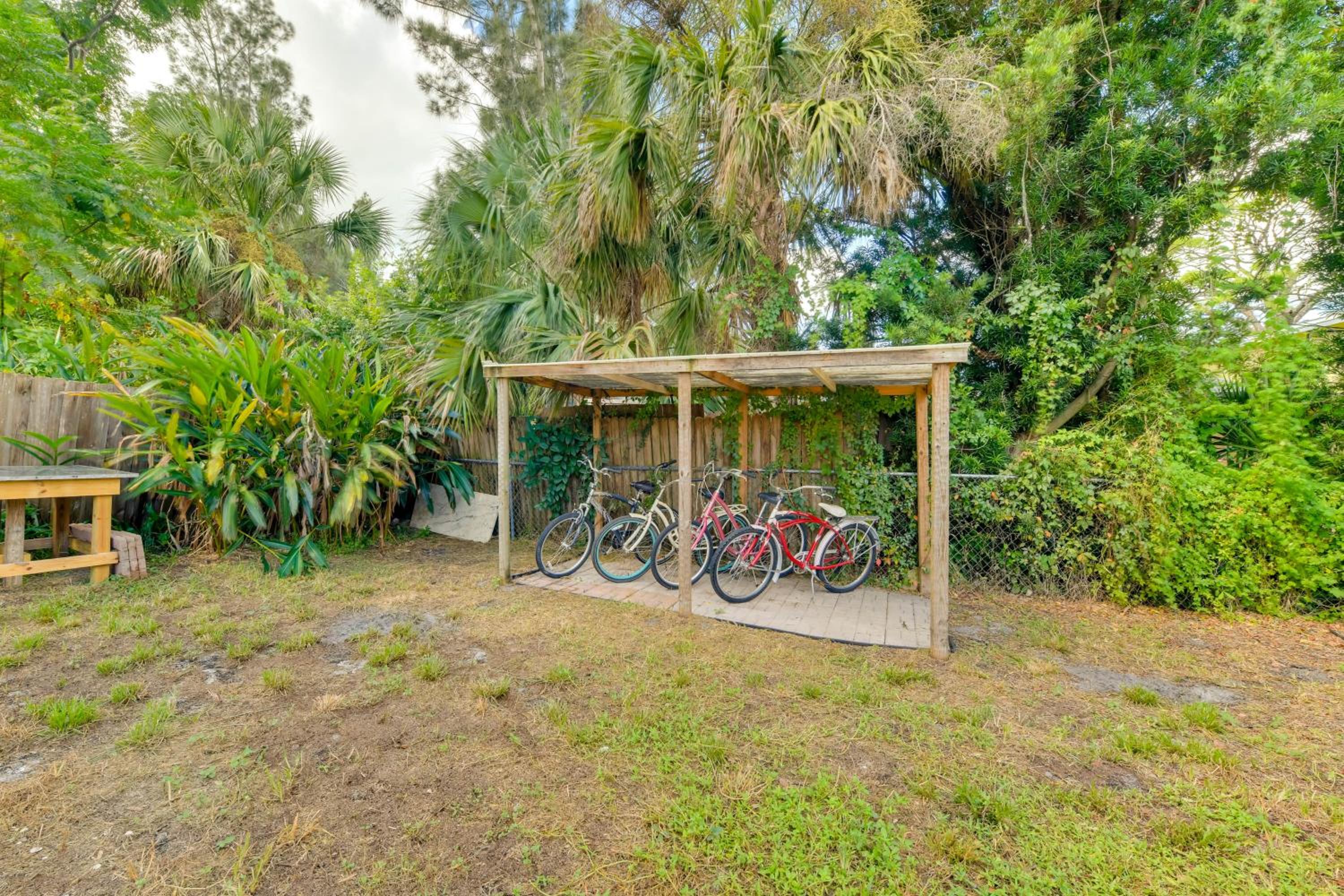 1 Mi to Nokomis Beach Quiet Getaway with Fire Pit