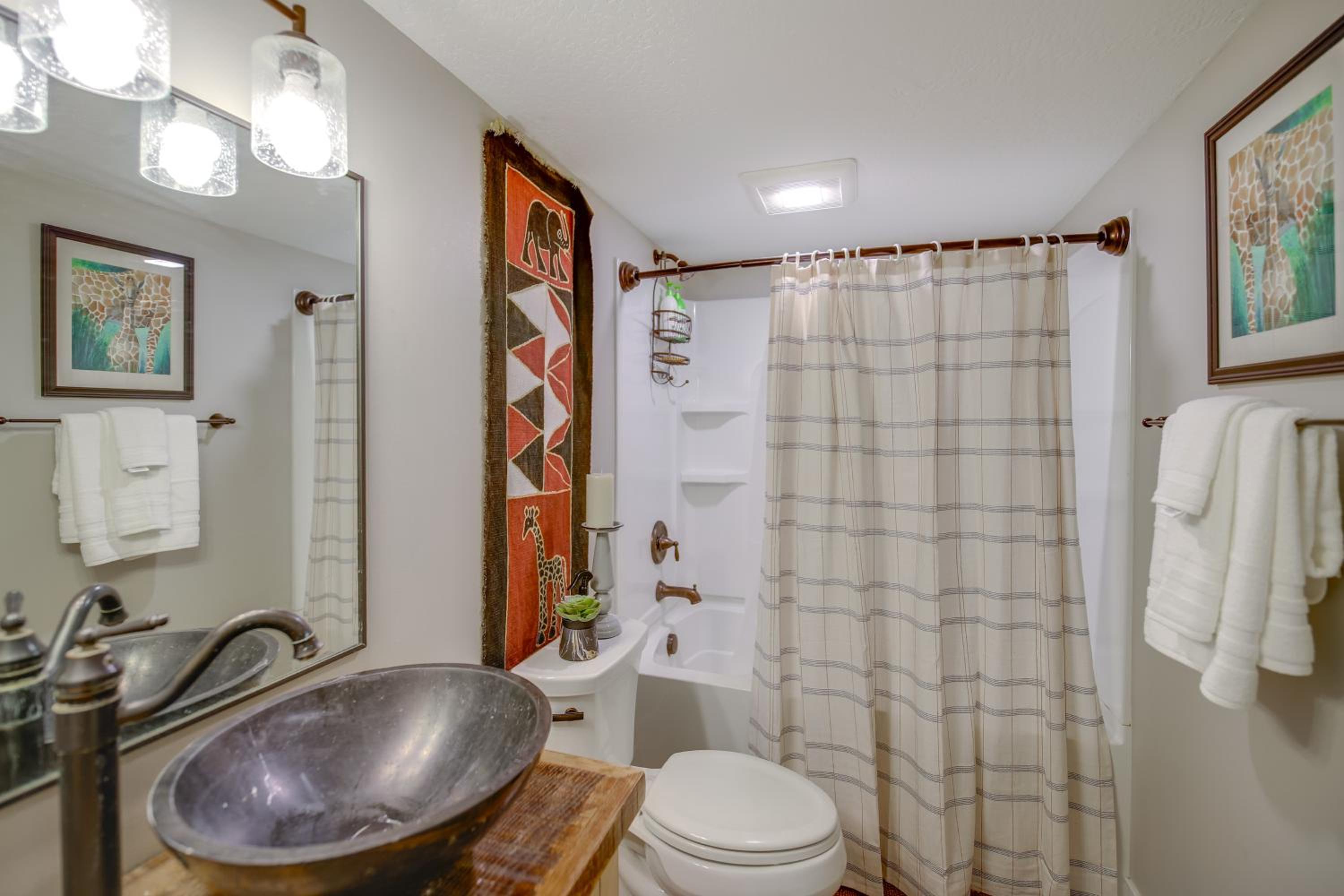 Central to Everything! Missoula Stay with Courtyard