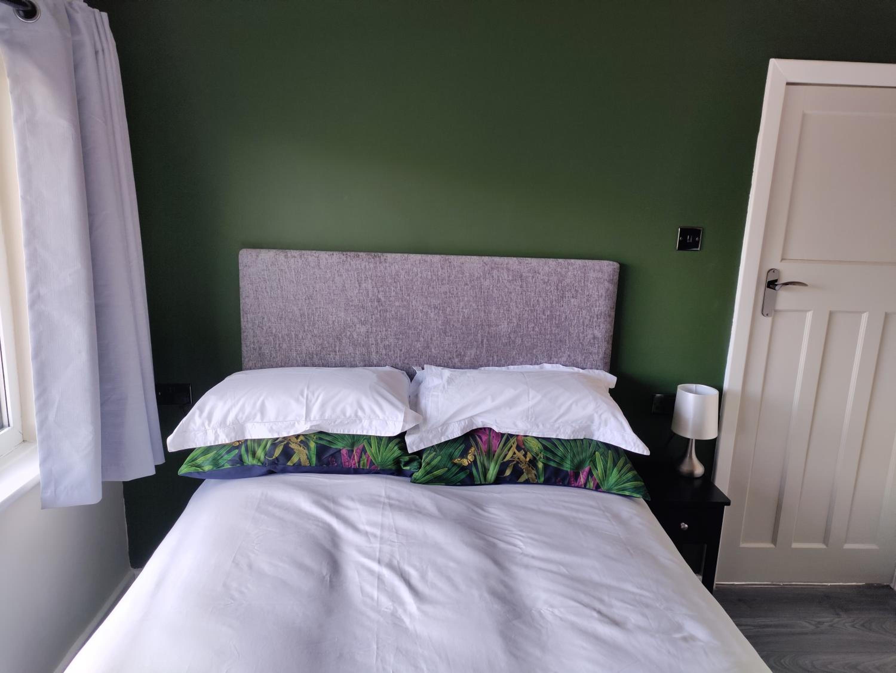 Parkdale-2 Bedroom House in Sheldon Birmingham