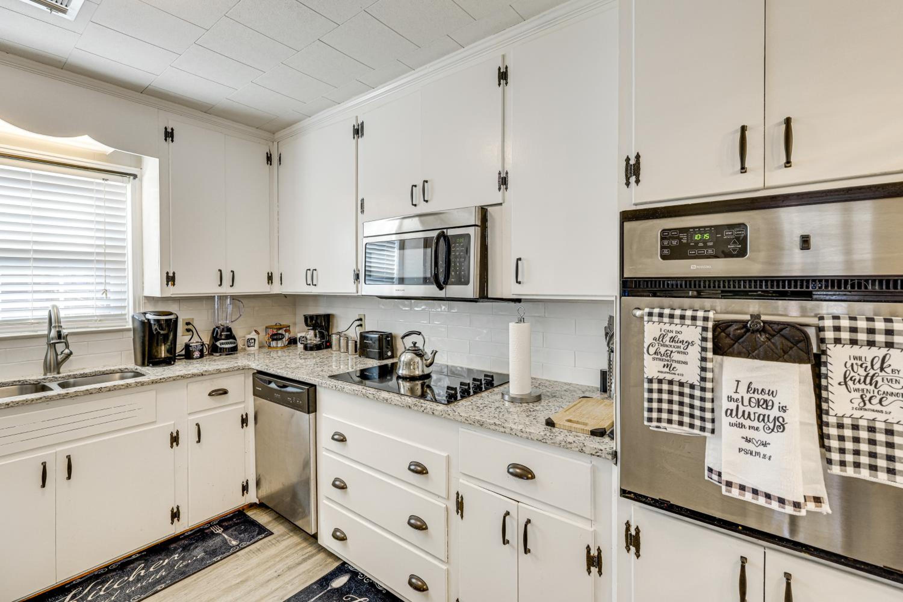 Quiet, Stylish and Convenient Home in Prattville