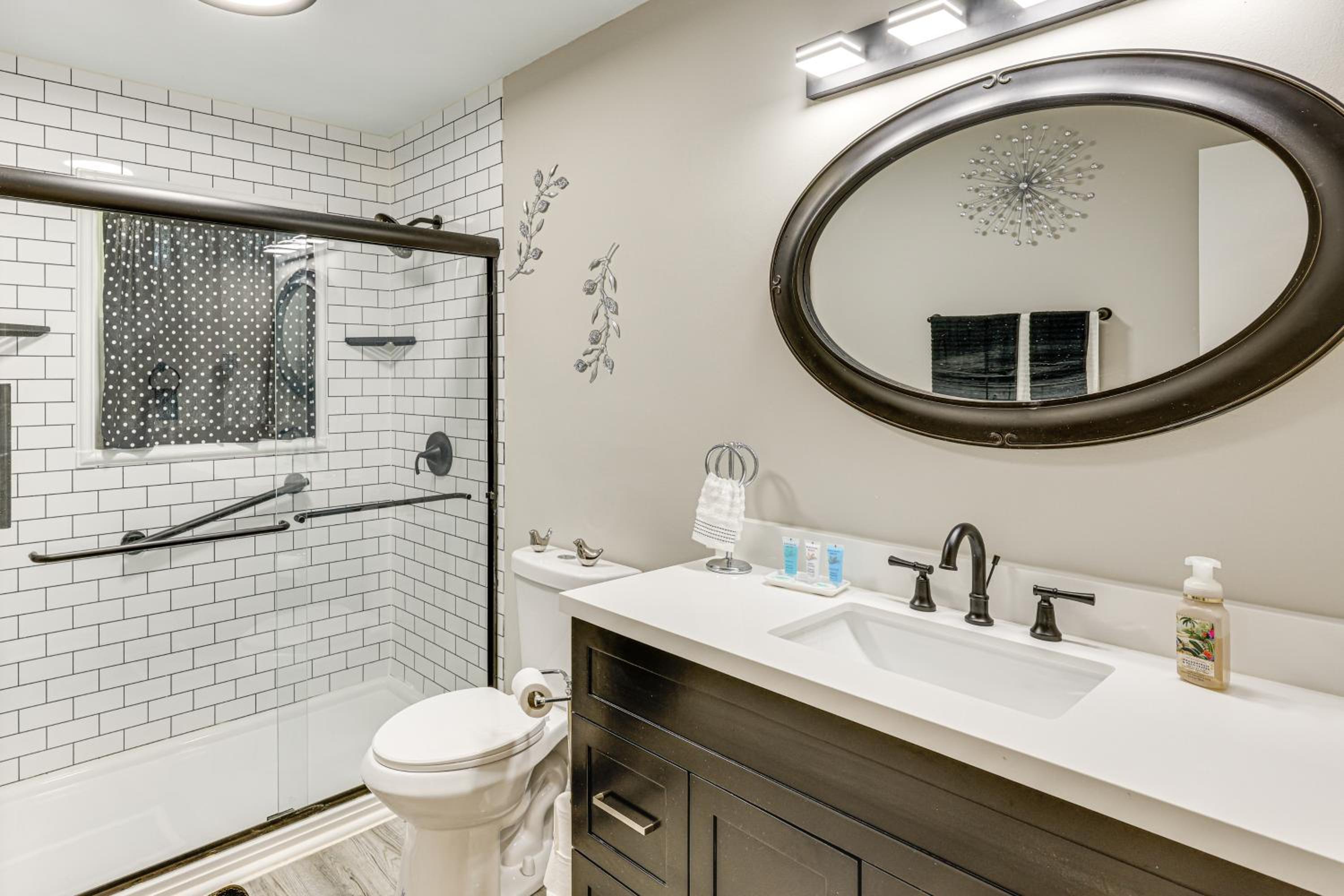Quiet, Stylish and Convenient Home in Prattville