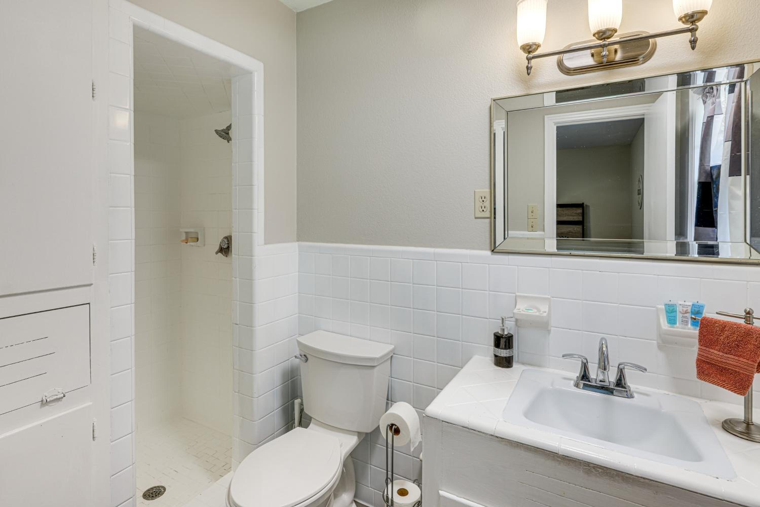 Quiet, Stylish and Convenient Home in Prattville