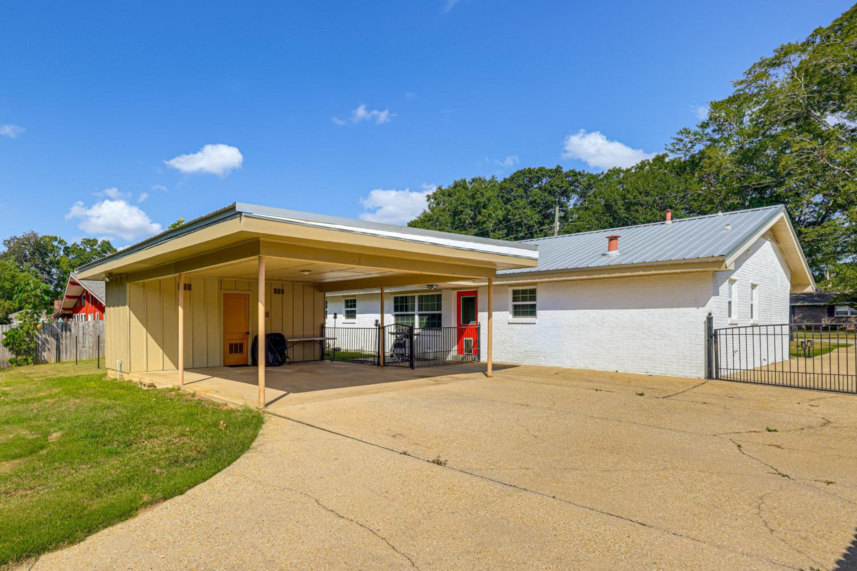 Quiet, Stylish and Convenient Home in Prattville