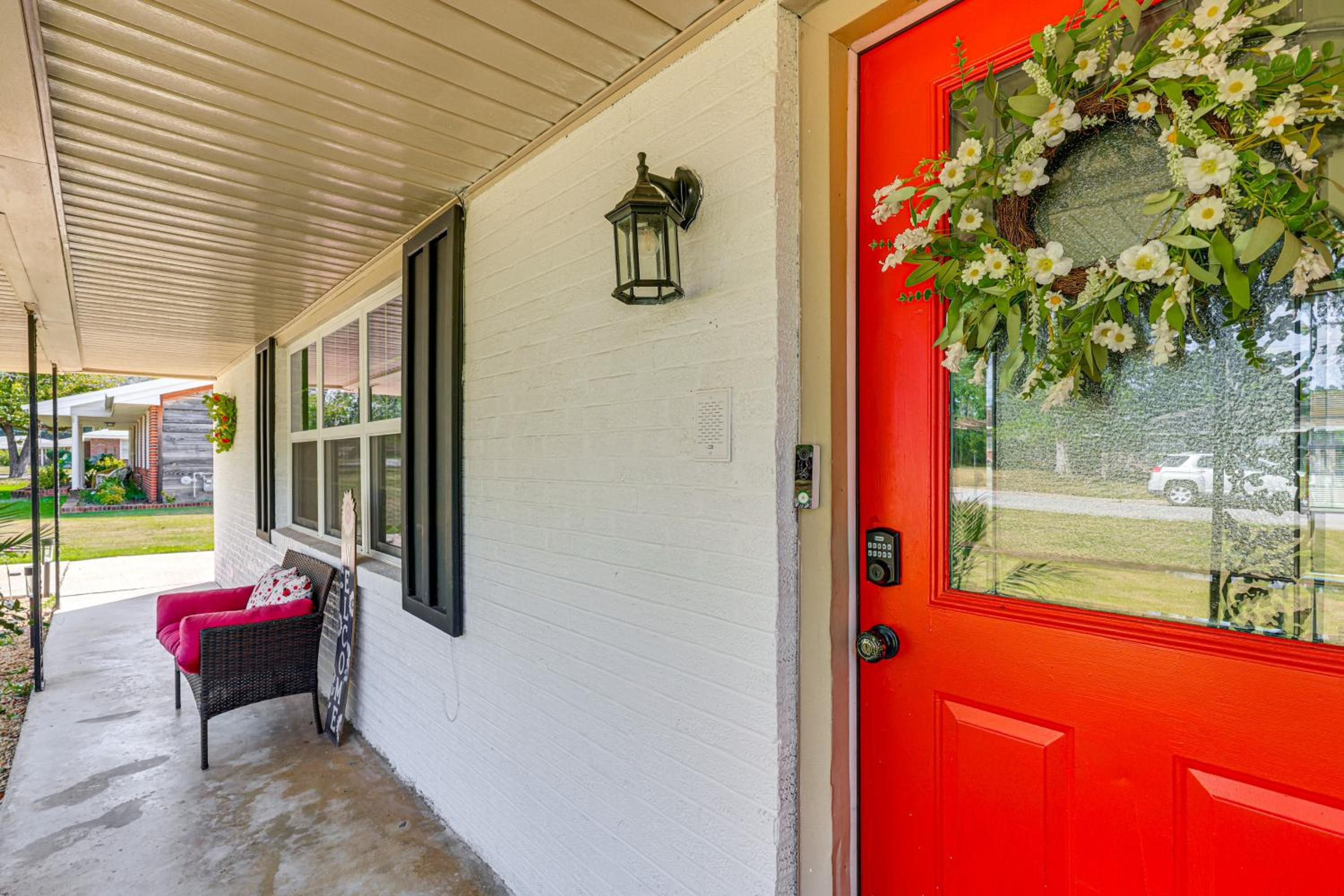 Quiet, Stylish and Convenient Home in Prattville