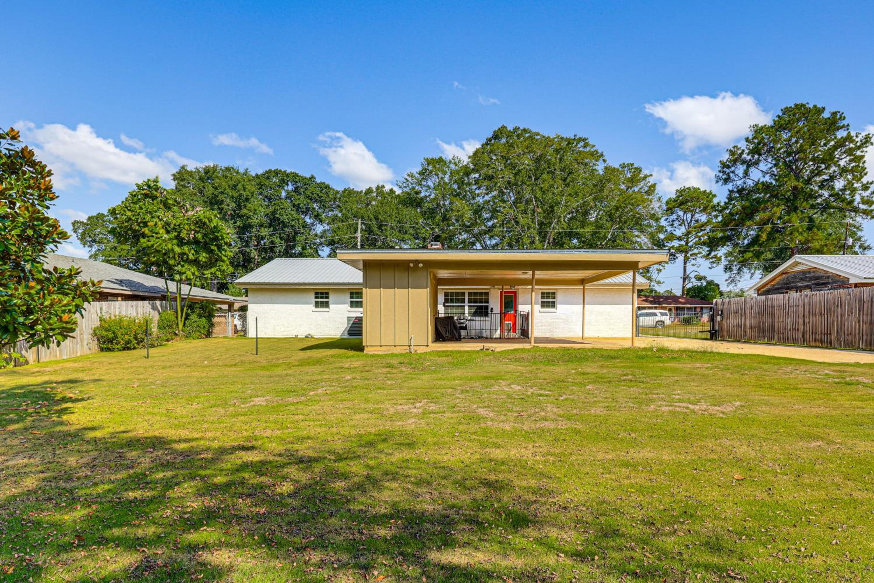 Quiet, Stylish and Convenient Home in Prattville
