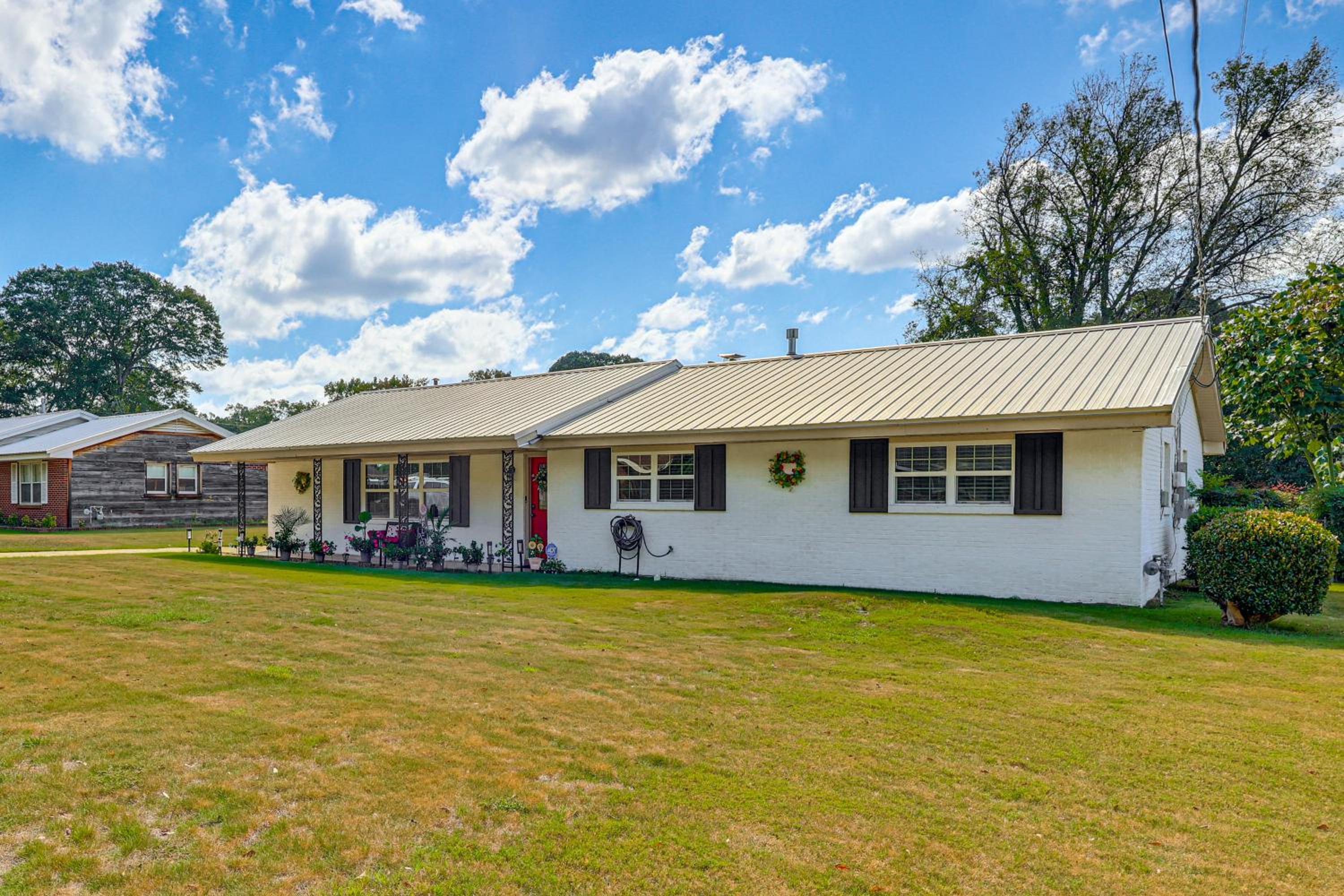 Quiet, Stylish and Convenient Home in Prattville
