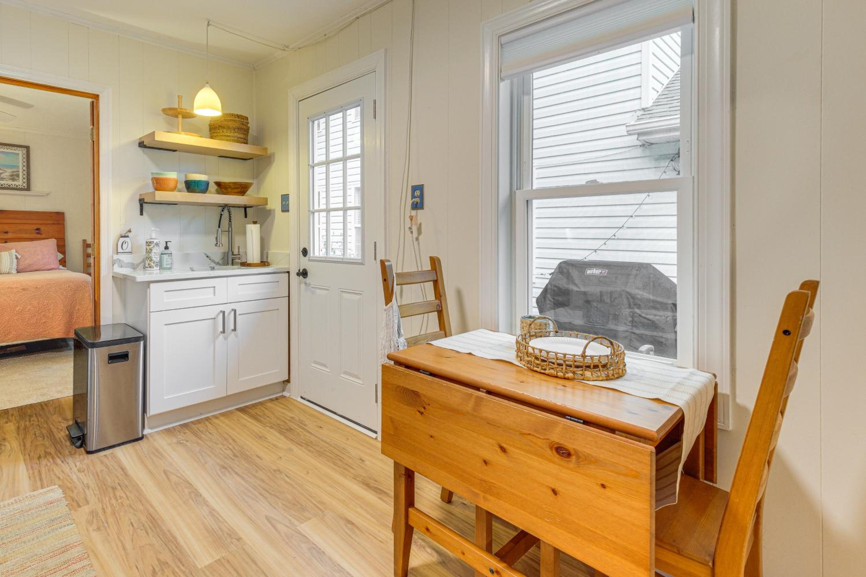 Cozy Cottage Just 2 Blocks From the River!