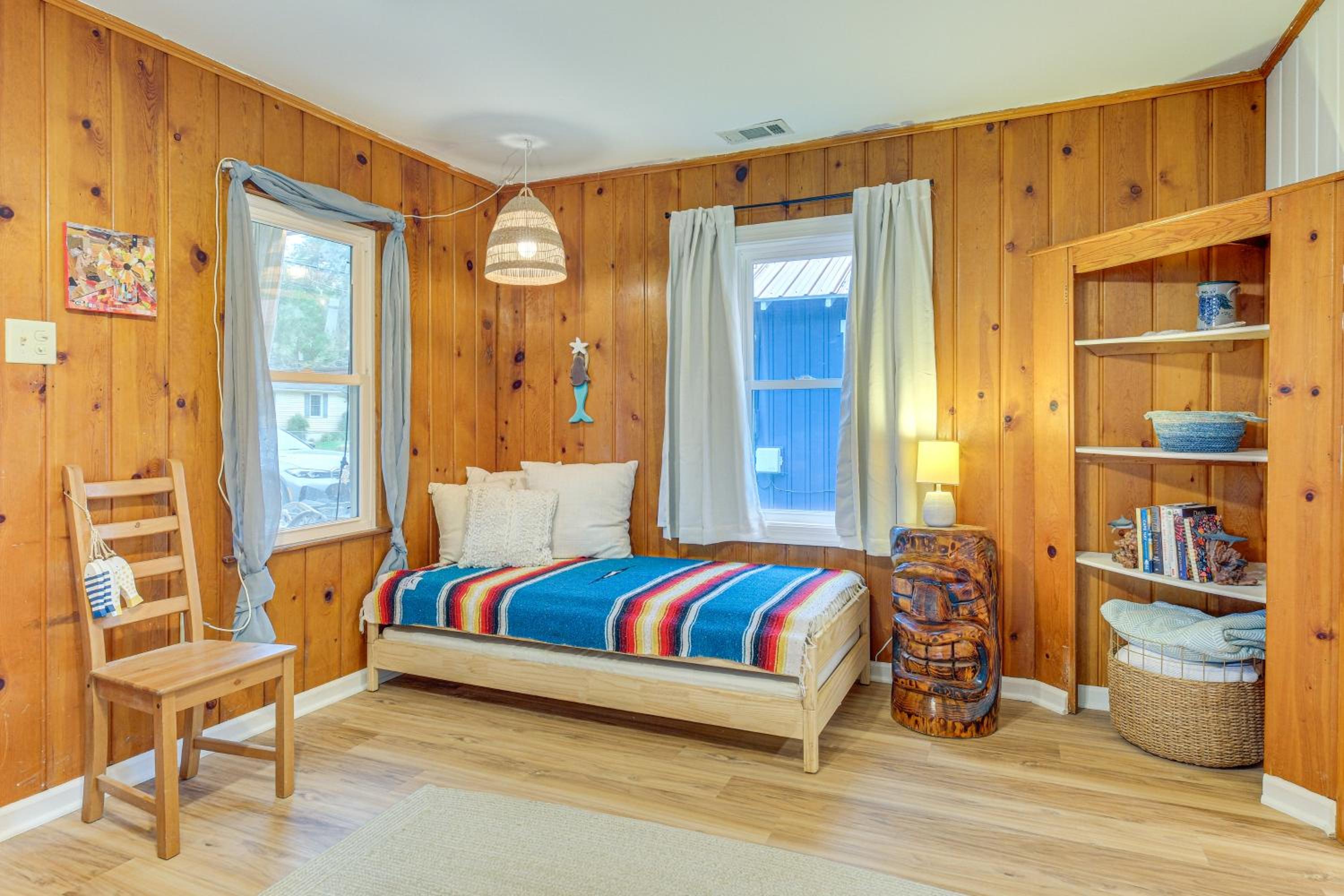 Cozy Cottage Just 2 Blocks From the River!