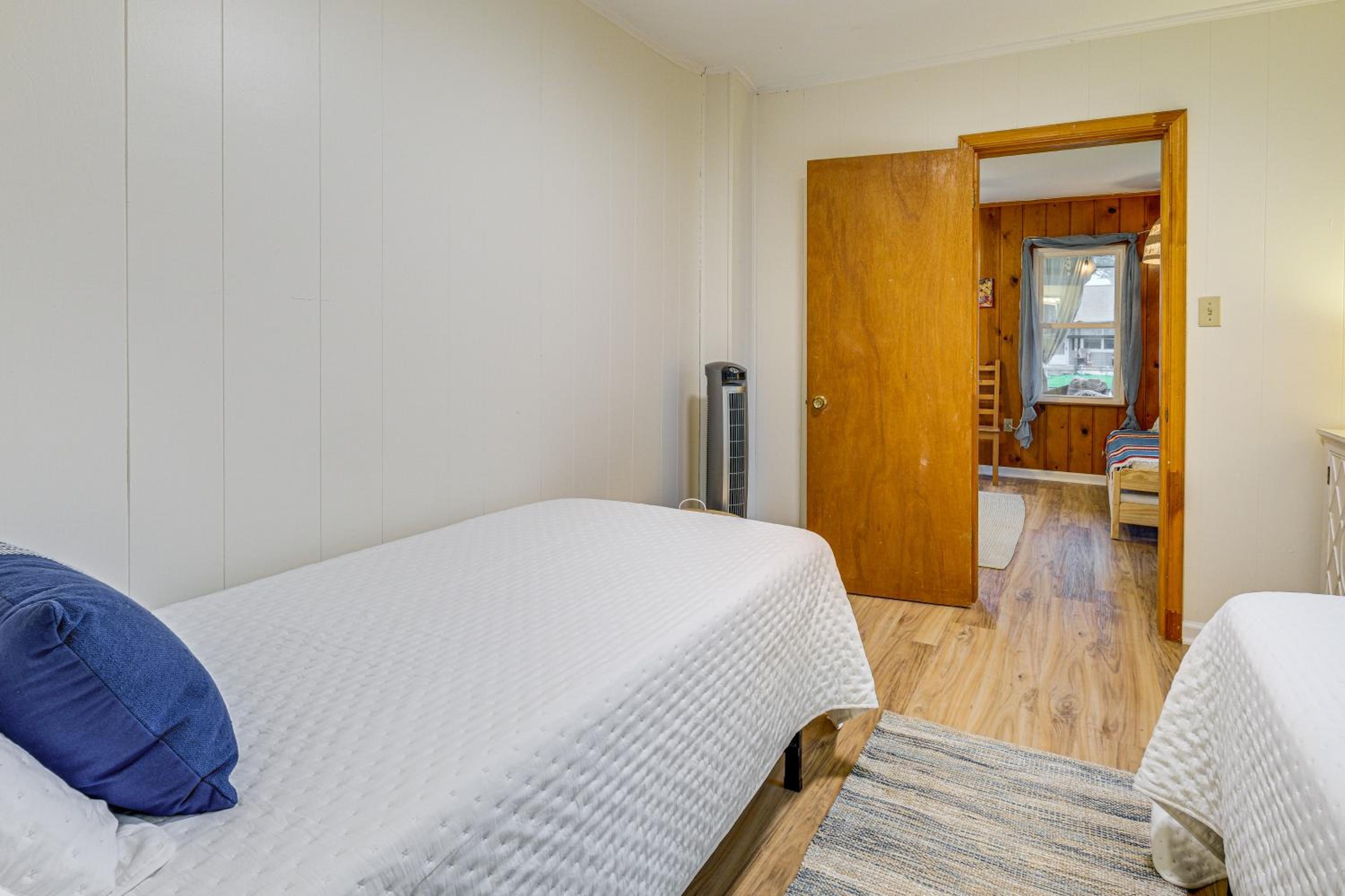 Cozy Cottage Just 2 Blocks From the River!