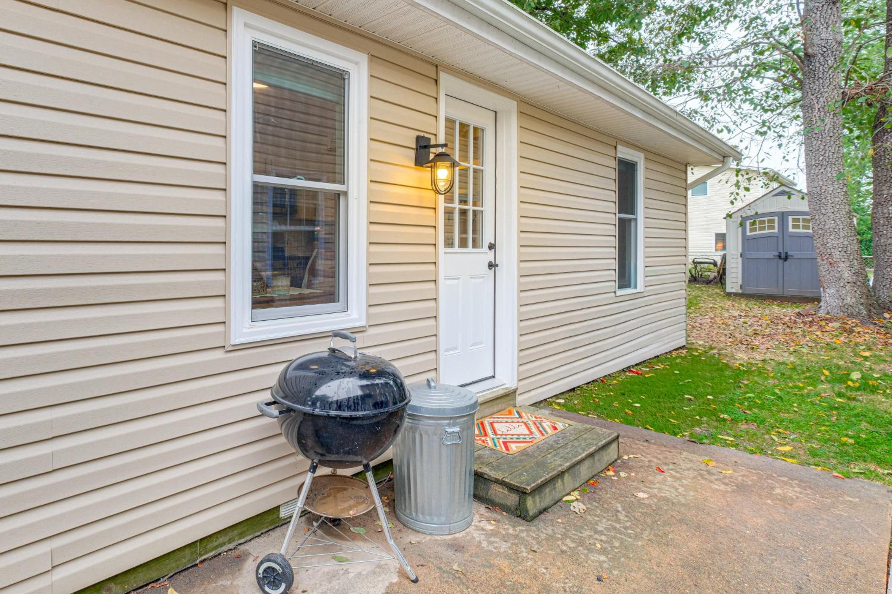 Cozy Cottage Just 2 Blocks From the River!