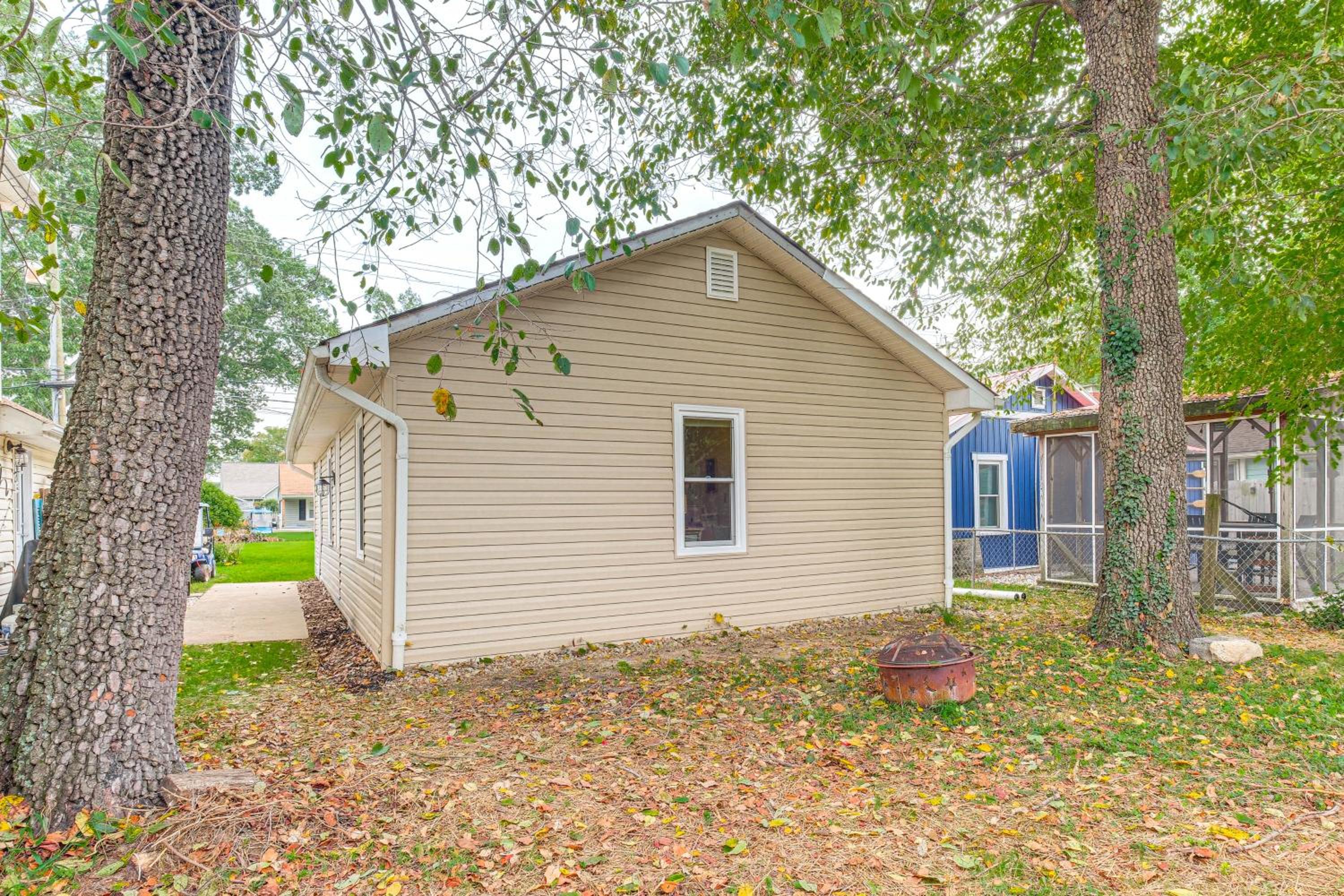 Cozy Cottage Just 2 Blocks From the River!
