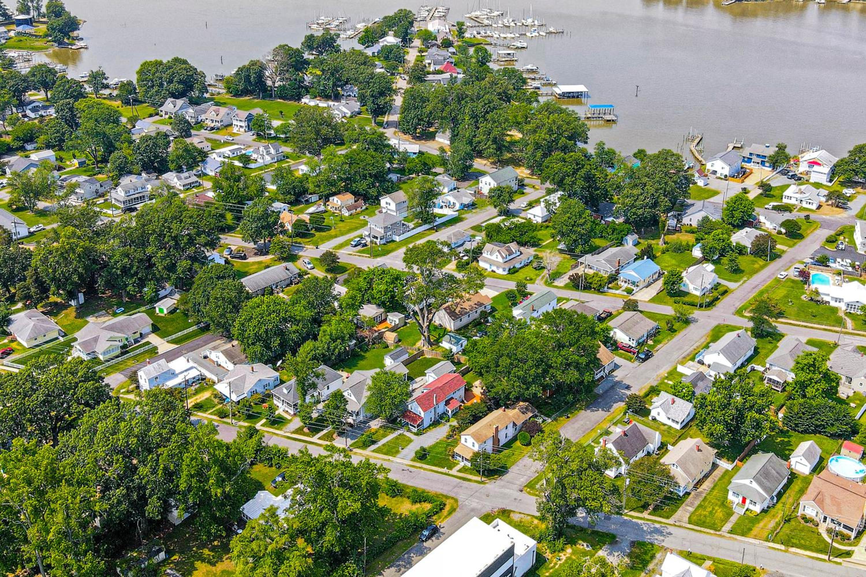 Cozy Cottage Just 2 Blocks From the River!