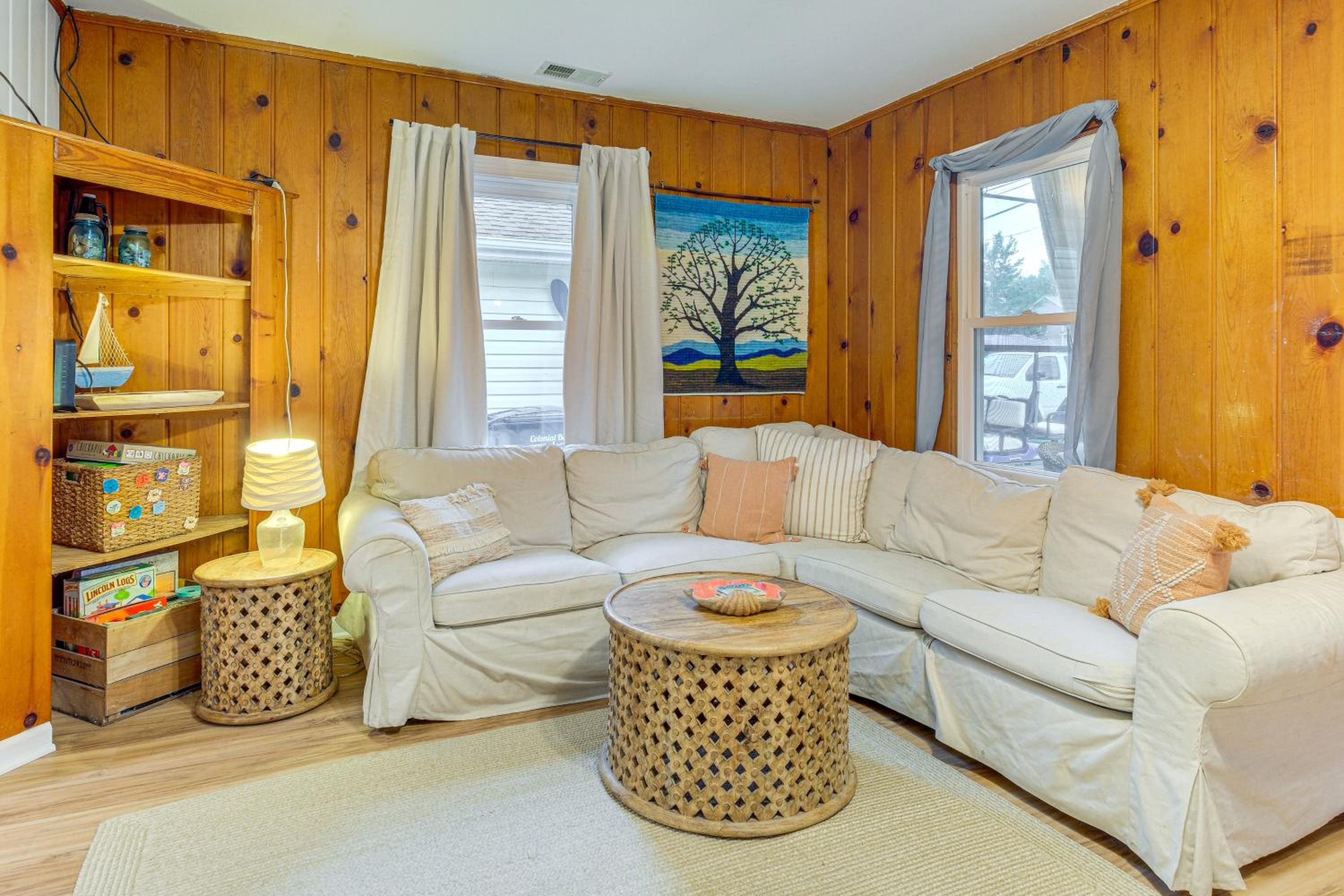 Cozy Cottage Just 2 Blocks From the River!