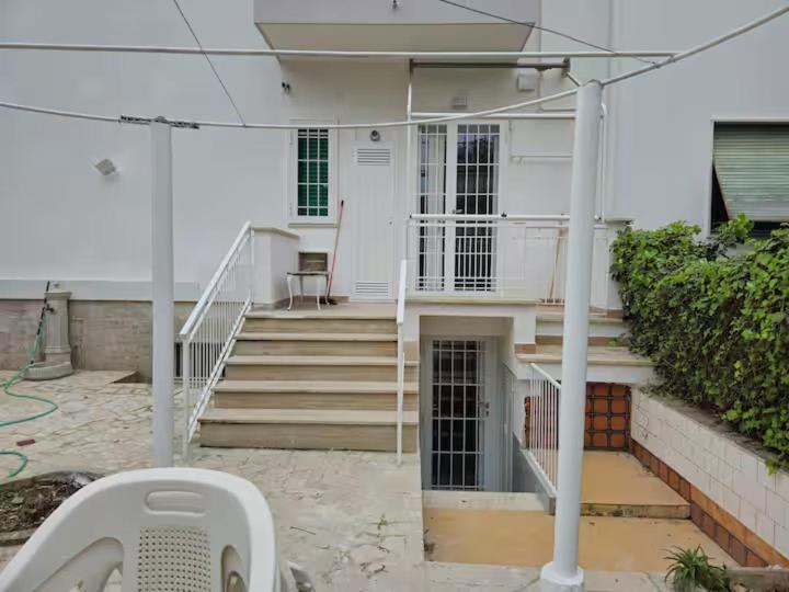 Casa Perla, lussuoso ed elegante appartamento con cortile a pochi passi dal mare