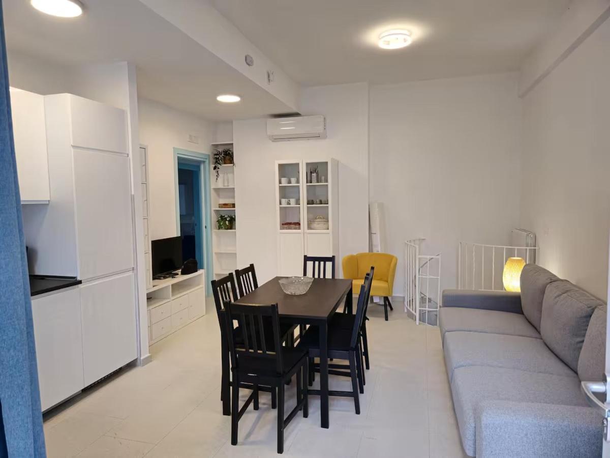 Casa Perla, lussuoso ed elegante appartamento con cortile a pochi passi dal mare