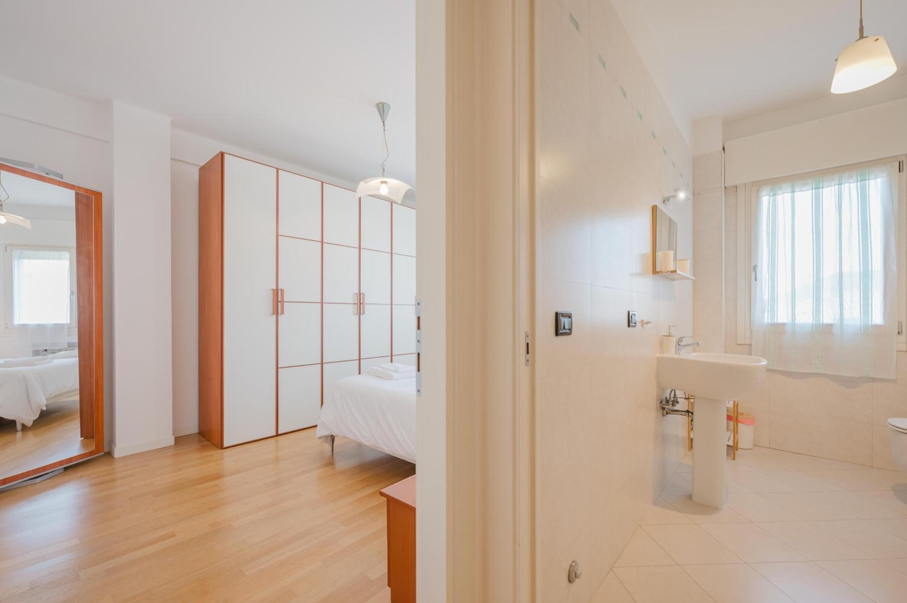 Poppy's Flat - 10 min from Venice & Train Station