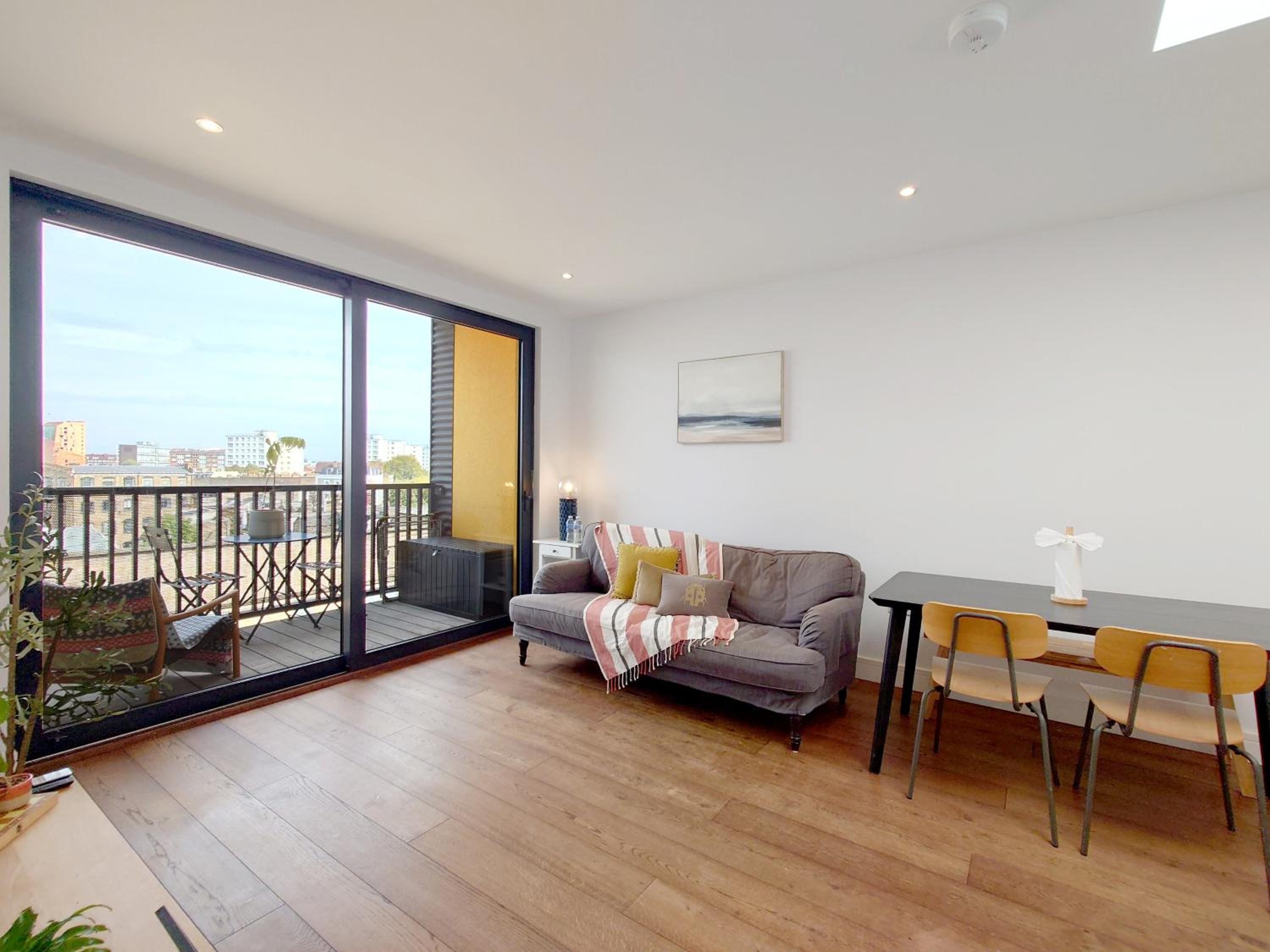Comfortable Two-Bed Apartment in Hackney