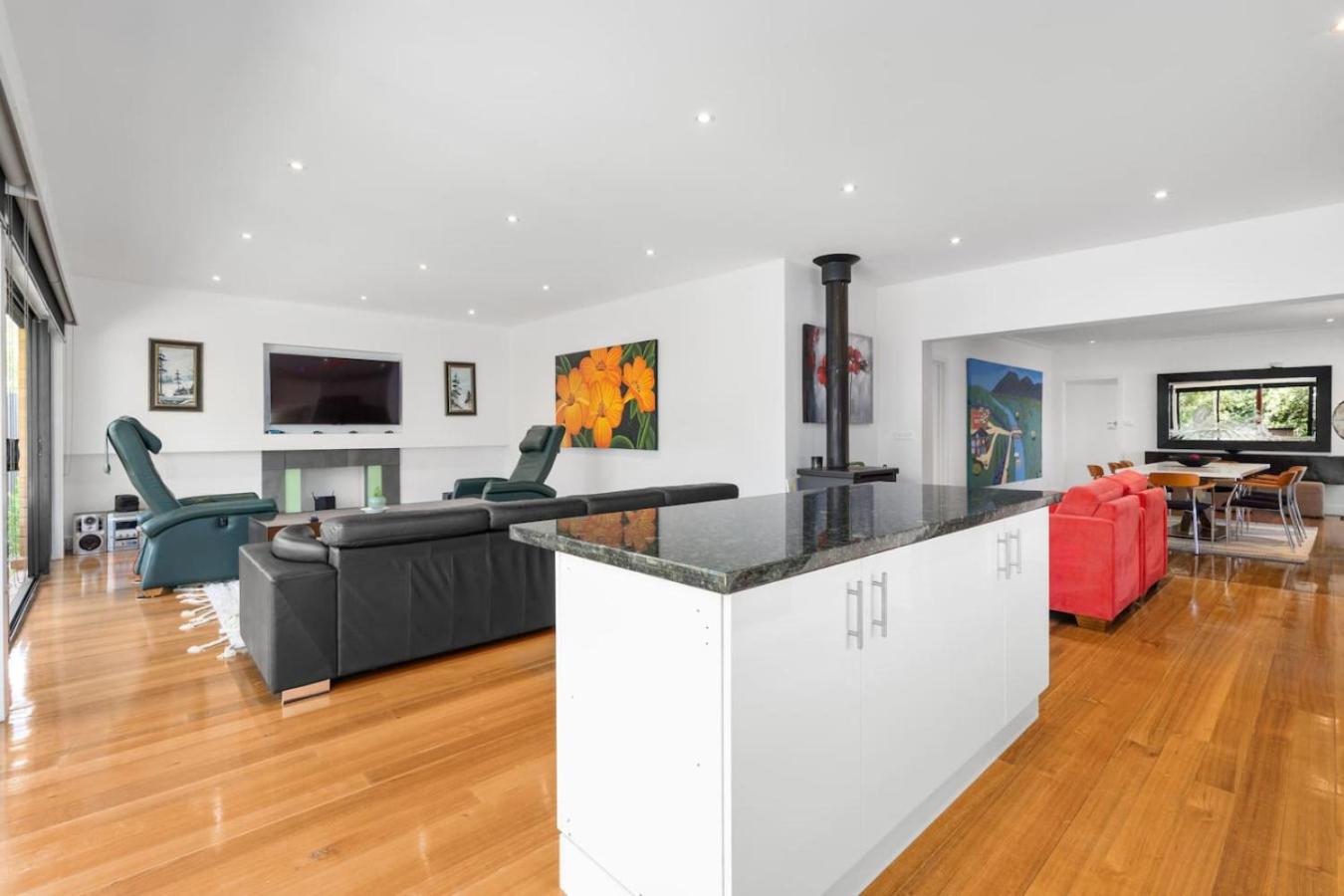Mornington Escape 350m to beach