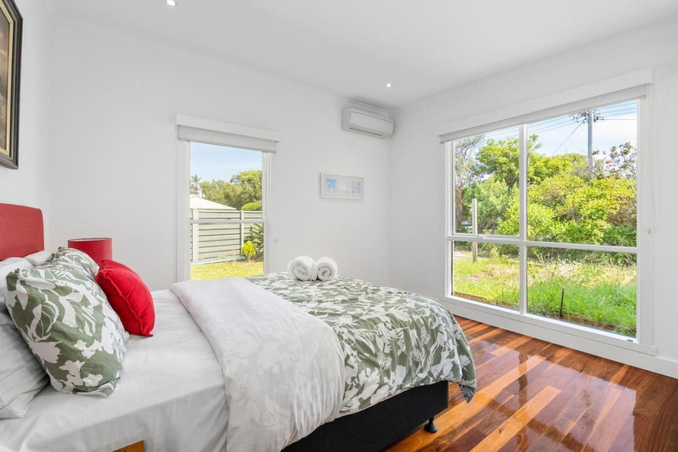 Mornington Escape 350m to beach