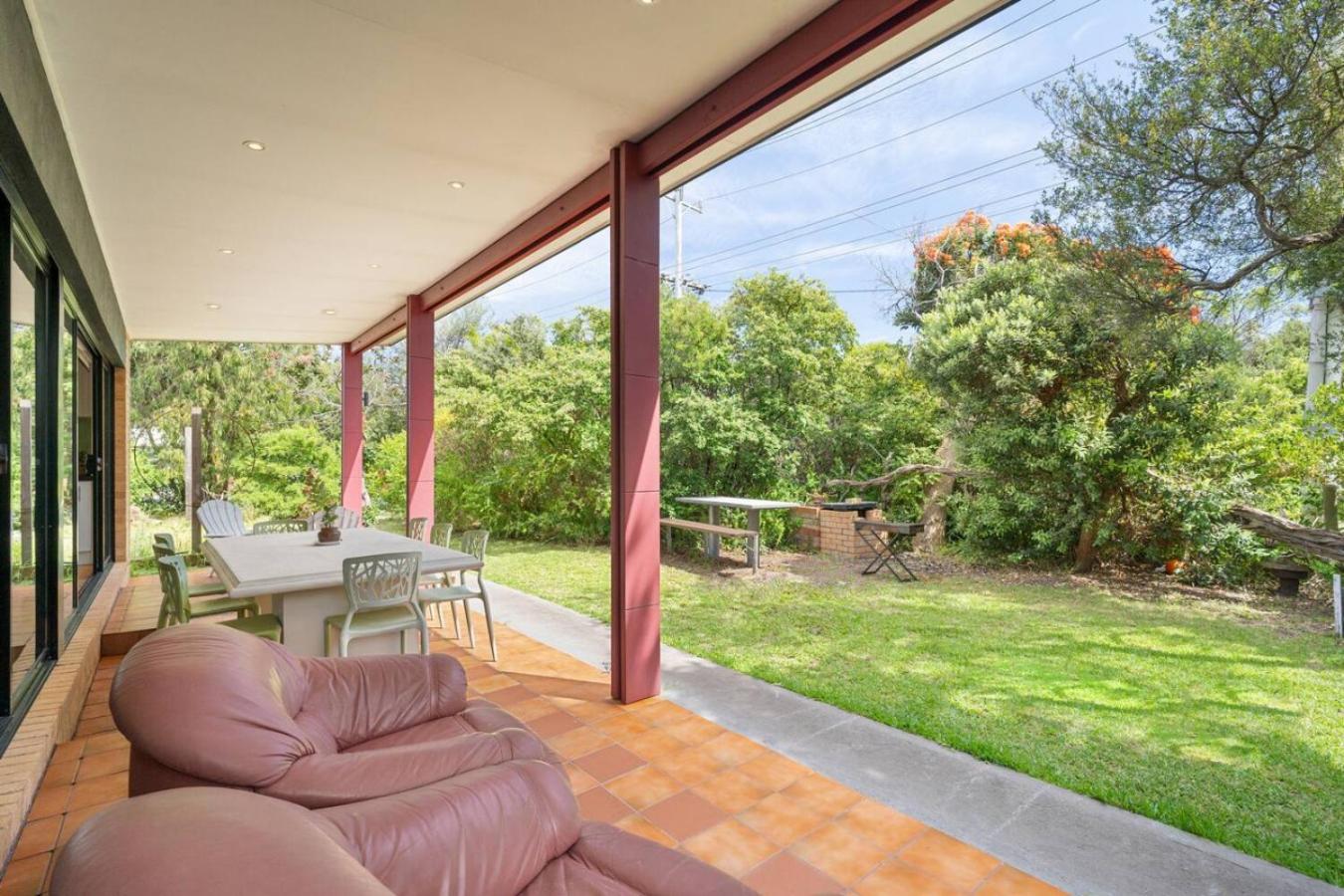Mornington Escape 350m to beach