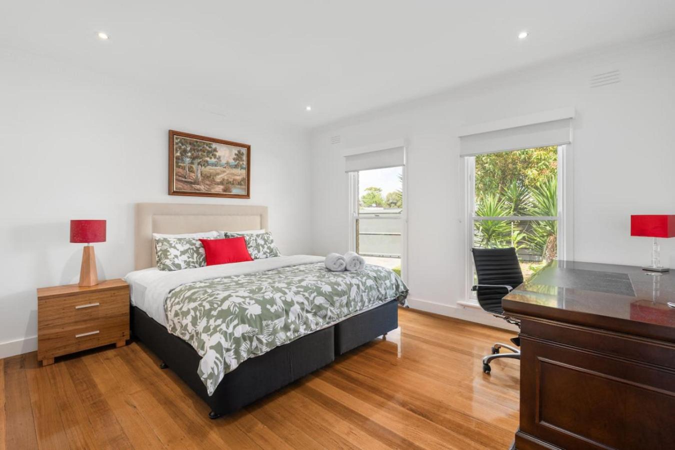 Mornington Escape 350m to beach