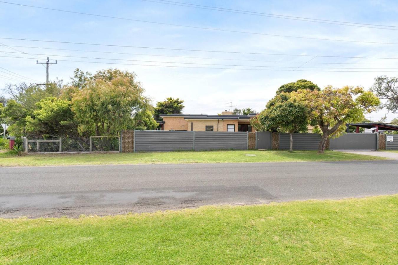 Mornington Escape 350m to beach