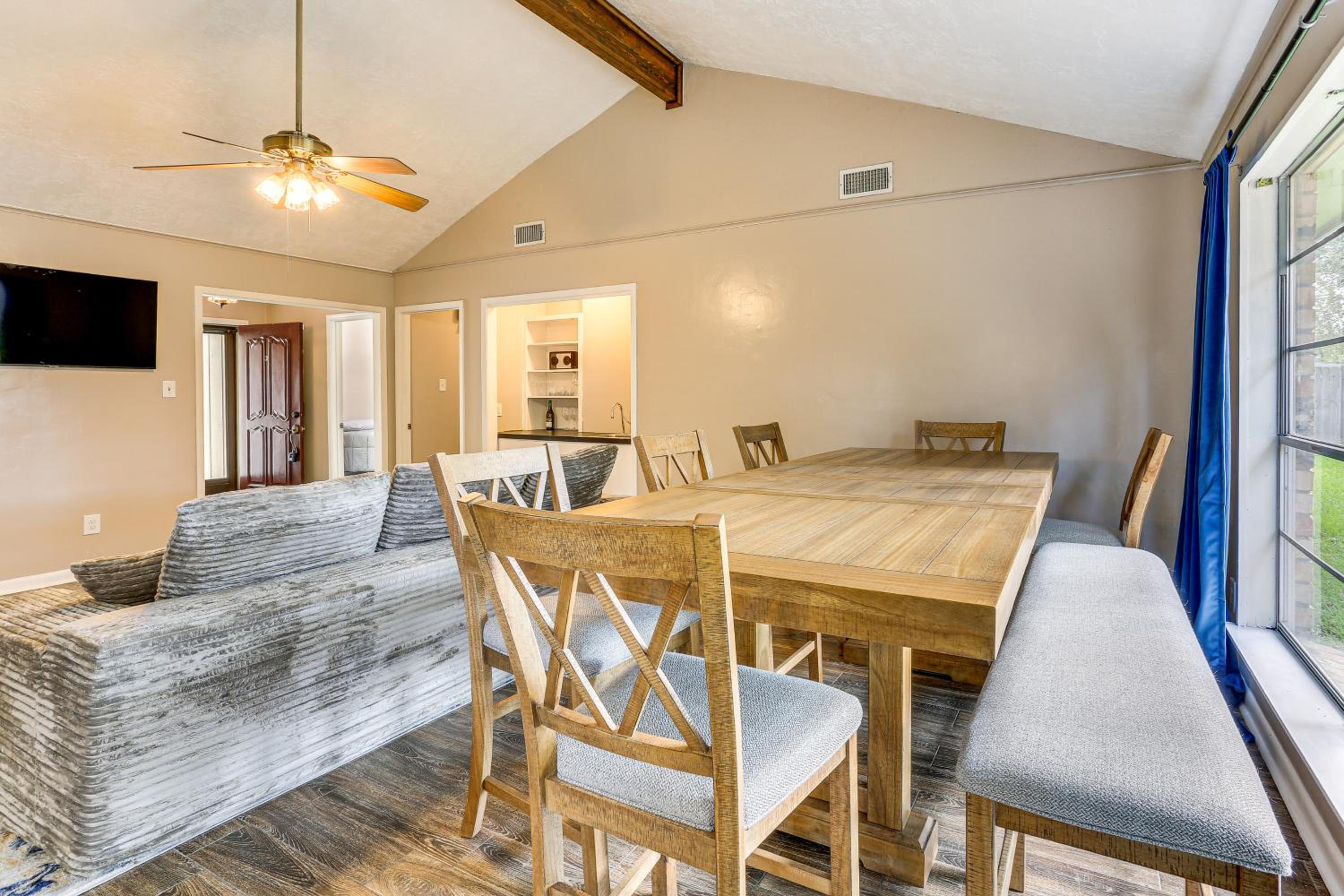 Fish, Golf, Explore Home 3 Mi to Prien Lake Park!