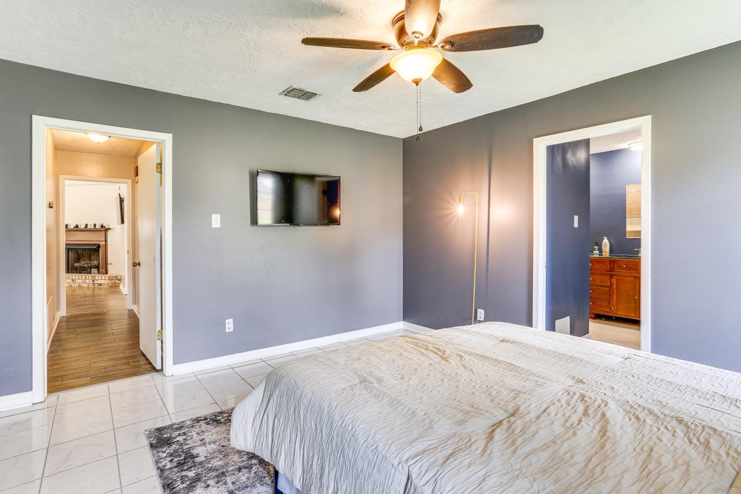 Fish, Golf, Explore Home 3 Mi to Prien Lake Park!