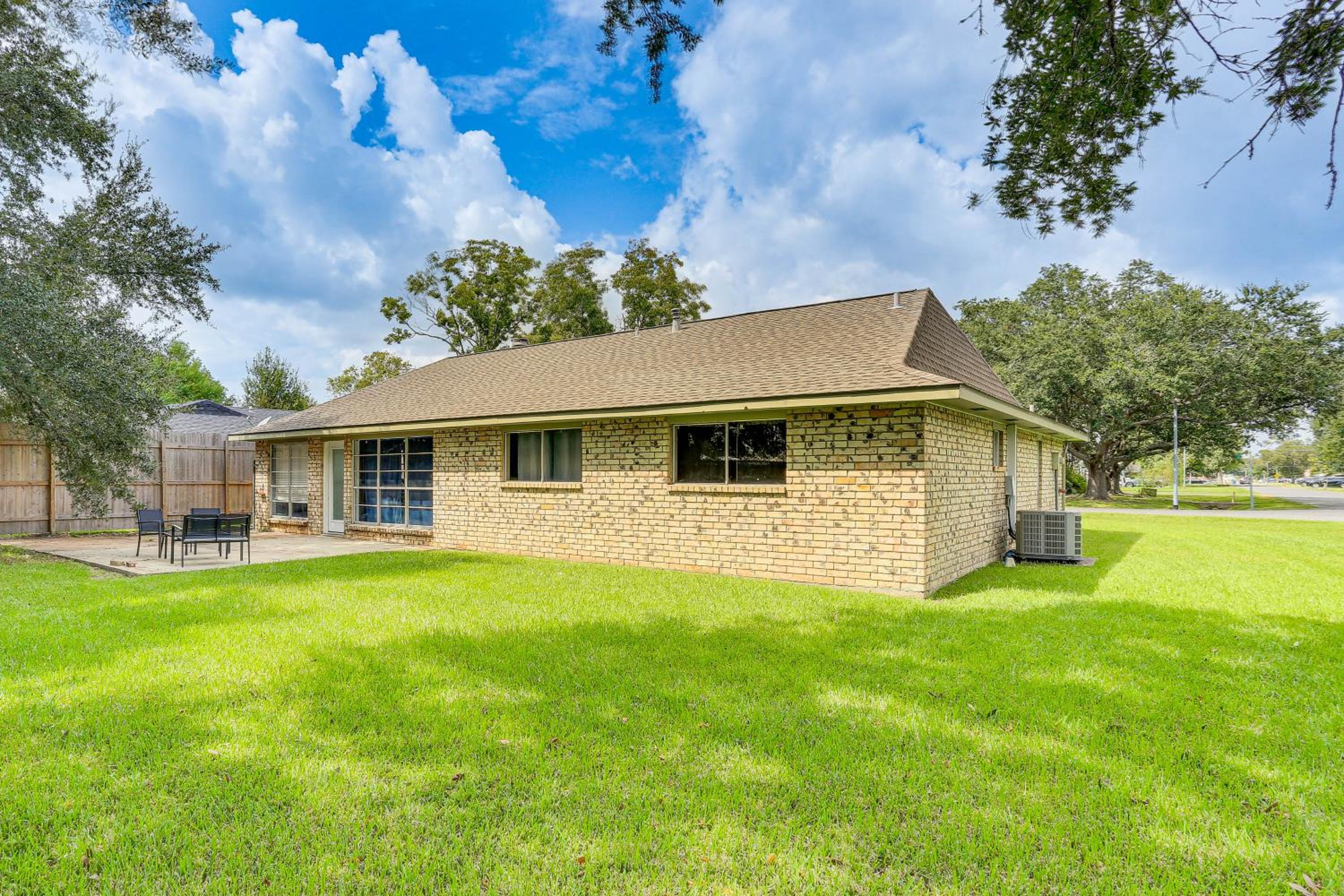 Fish, Golf, Explore Home 3 Mi to Prien Lake Park!