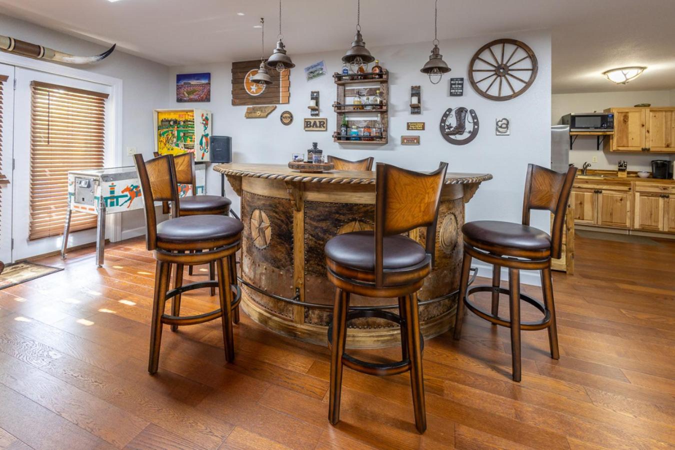 The Retreat at Paradise Hills 6BR Lake Front Dock Game Room