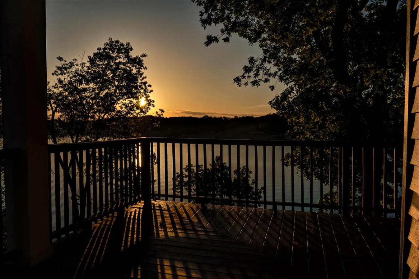 The Retreat at Paradise Hills 6BR Lake Front Dock Game Room
