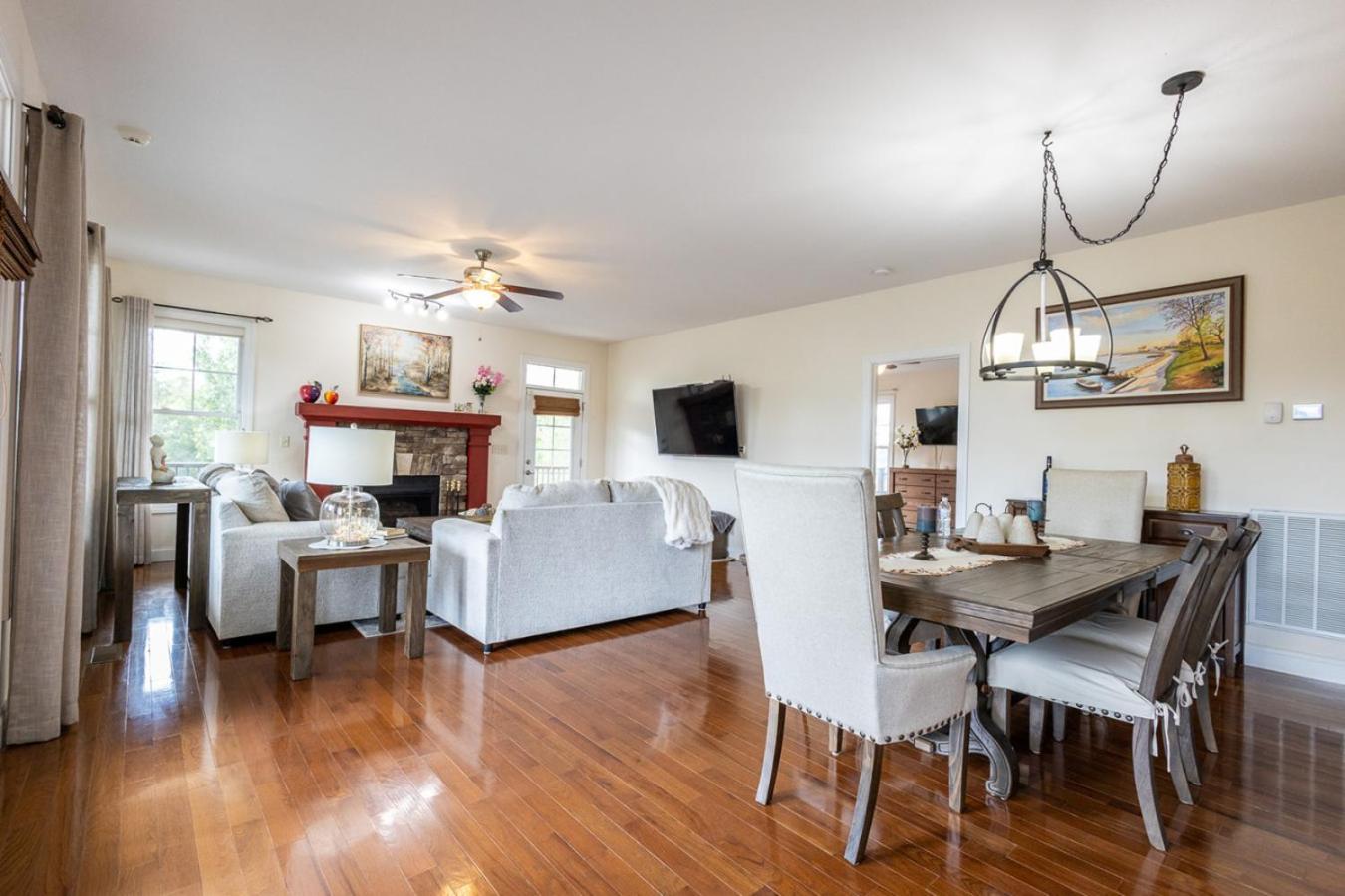 The Retreat at Paradise Hills 6BR Lake Front Dock Game Room