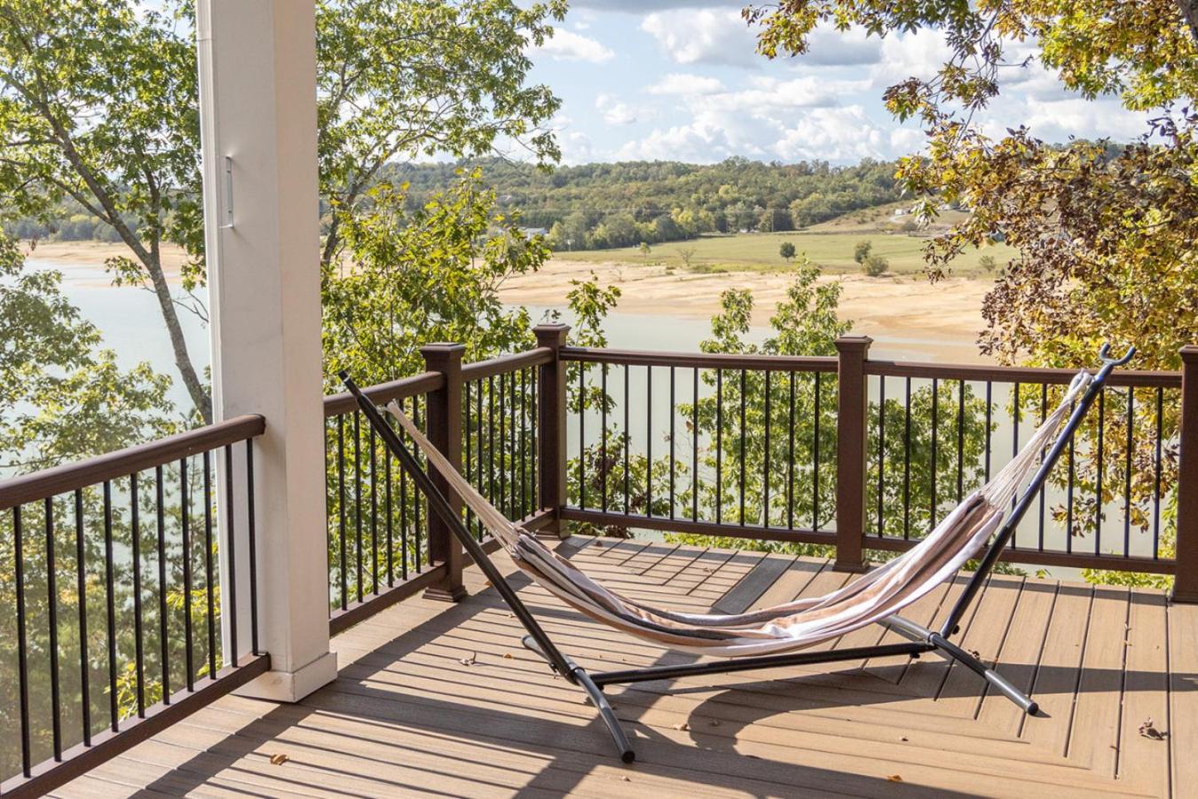 The Retreat at Paradise Hills 6BR Lake Front Dock Game Room