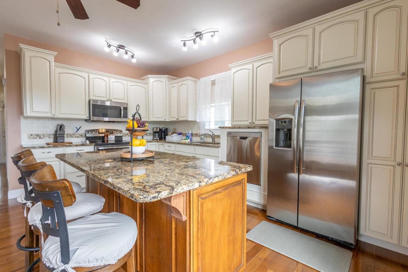 The Retreat at Paradise Hills 6BR Lake Front Dock Game Room