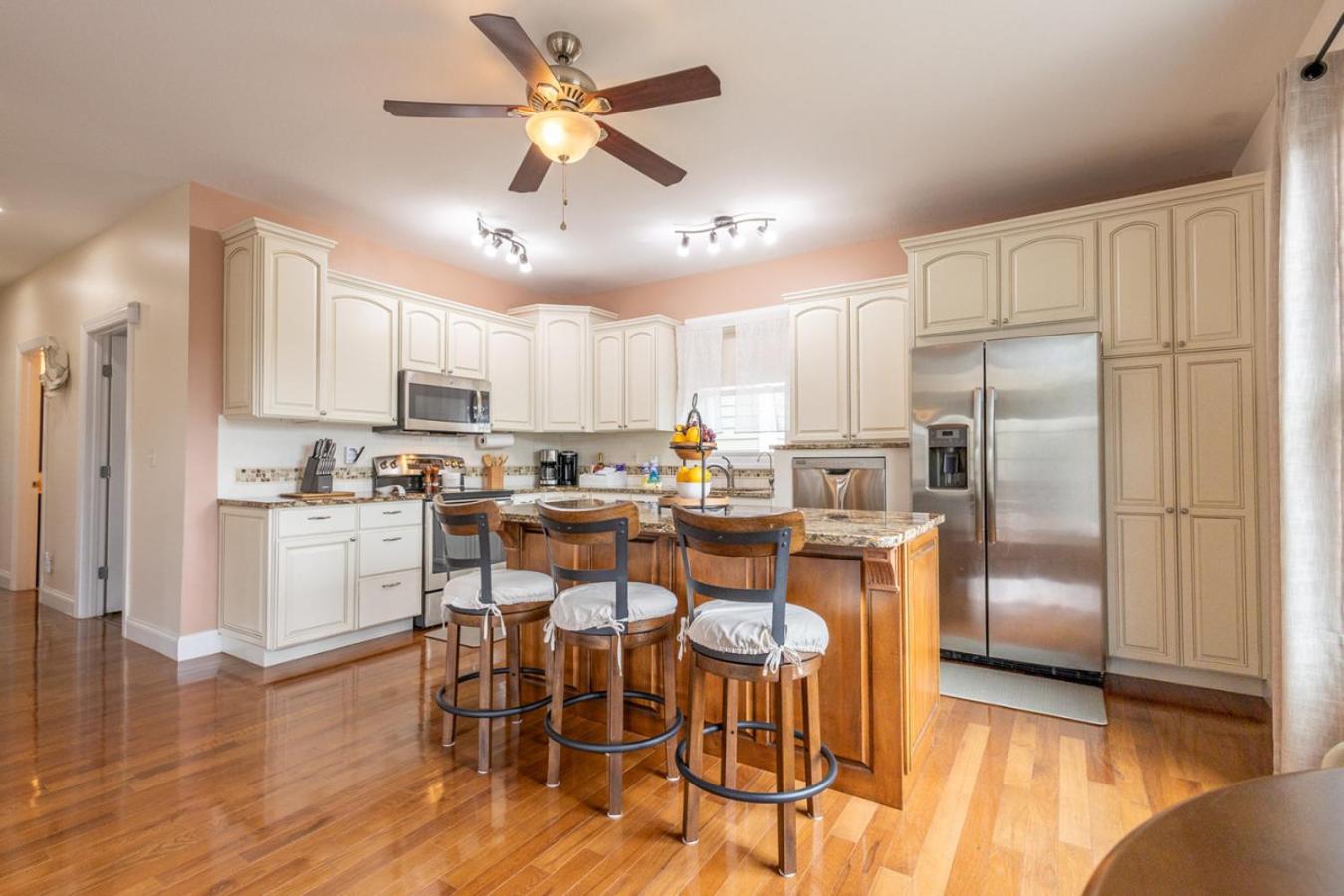 The Retreat at Paradise Hills 6BR Lake Front Dock Game Room