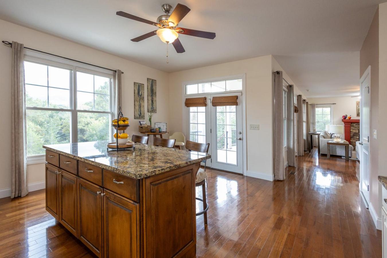 The Retreat at Paradise Hills 6BR Lake Front Dock Game Room