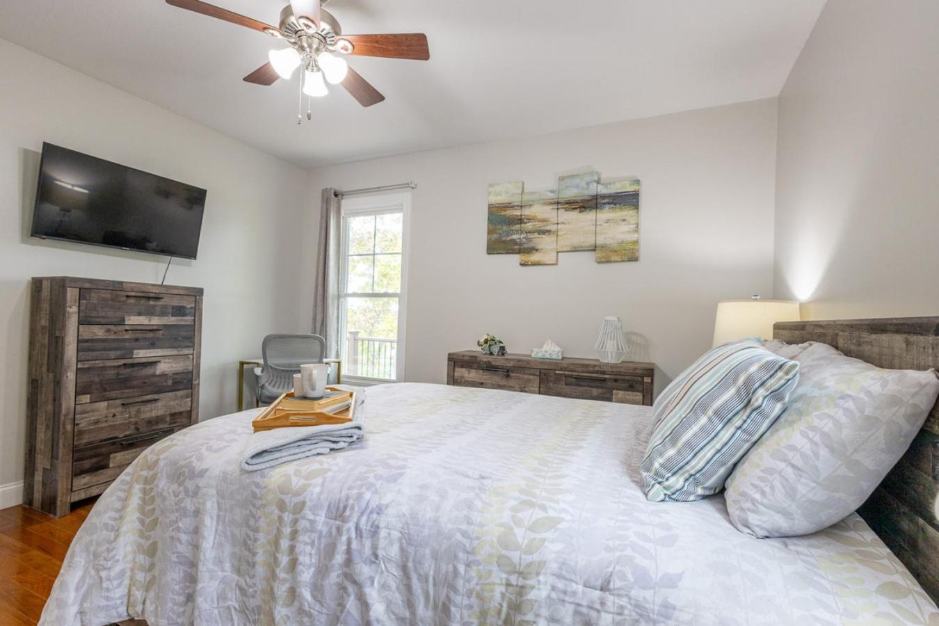 The Retreat at Paradise Hills 6BR Lake Front Dock Game Room