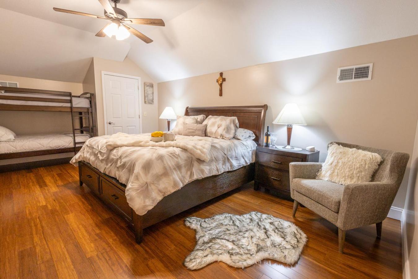 The Retreat at Paradise Hills 6BR Lake Front Dock Game Room