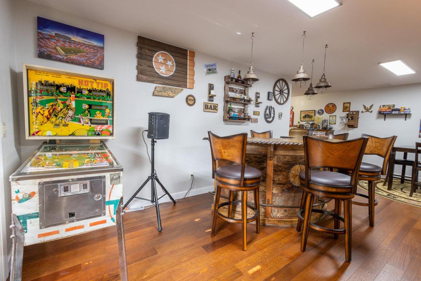 The Retreat at Paradise Hills 6BR Lake Front Dock Game Room