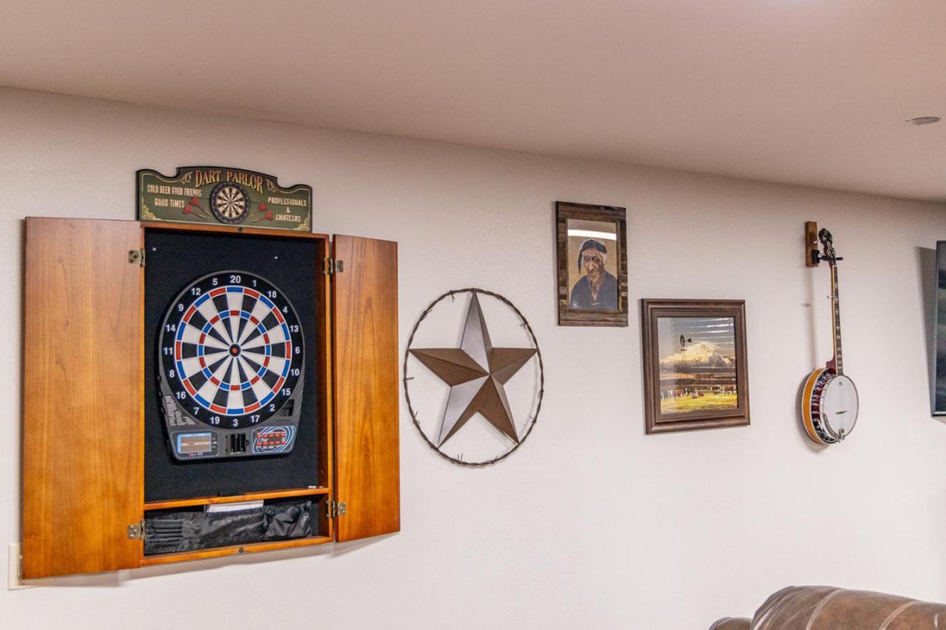 The Retreat at Paradise Hills 6BR Lake Front Dock Game Room